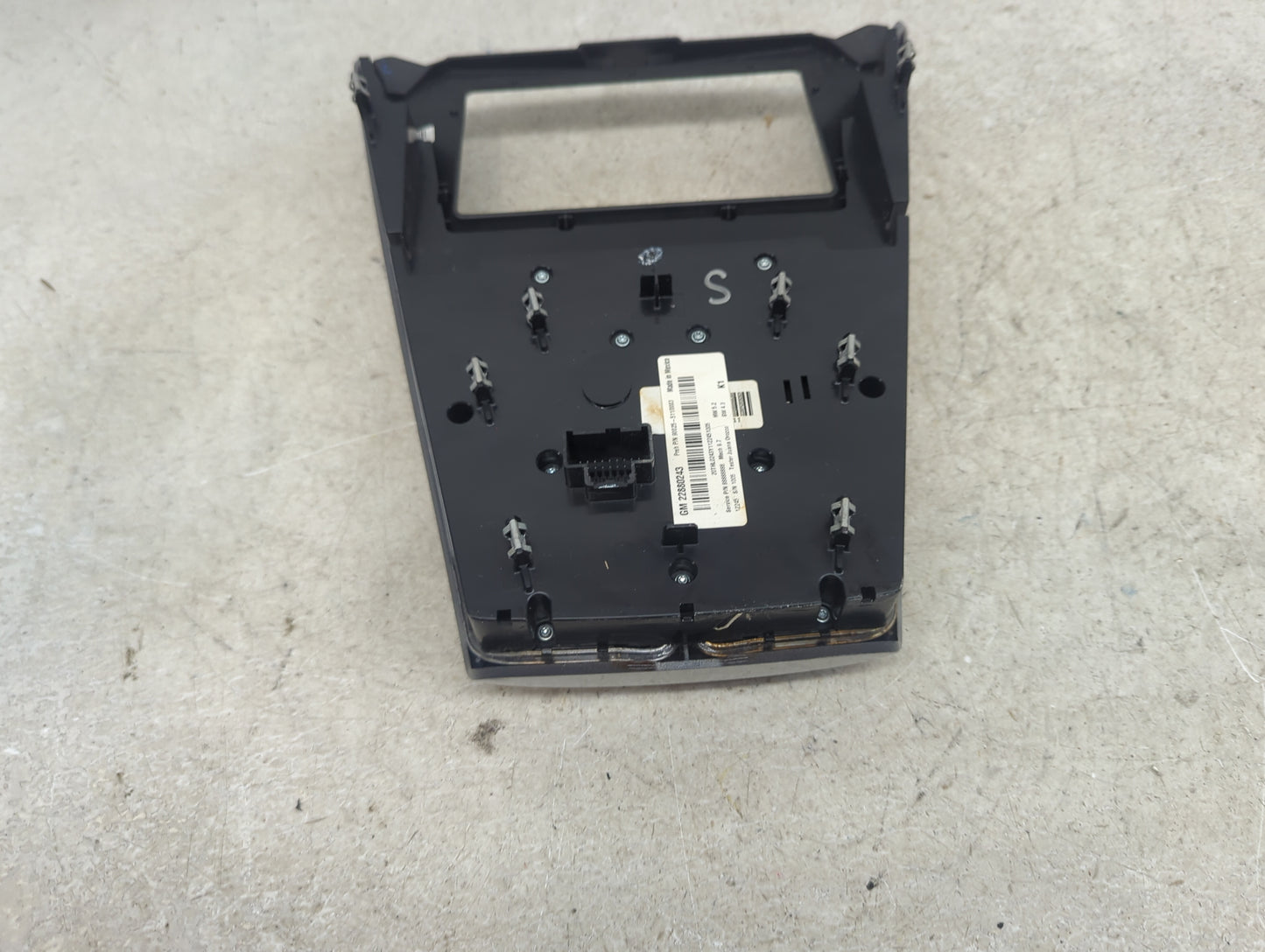 2012-2015 Chevrolet Equinox Radio Control Panel 1174394 - Oemusedautoparts1.com