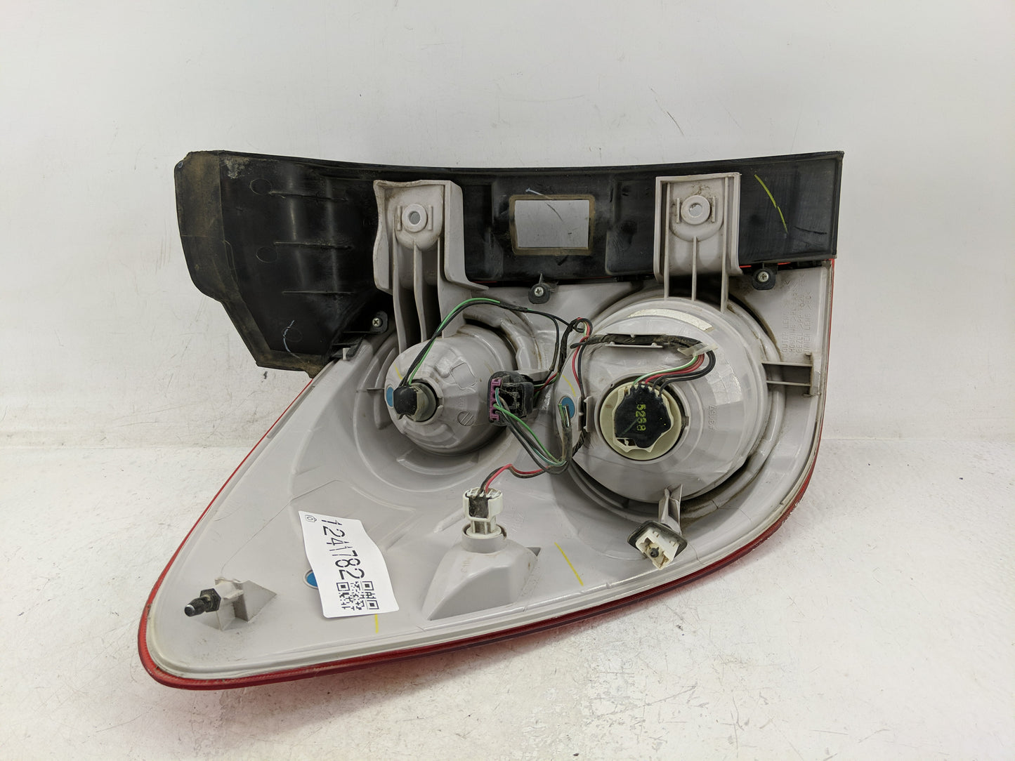 2010-2015 Chevrolet Equinox Tail Light Assembly Passenger Right OEM Fits Fits 2010 2011 2012 2013 2014 2015 OEM Used Auto Pa