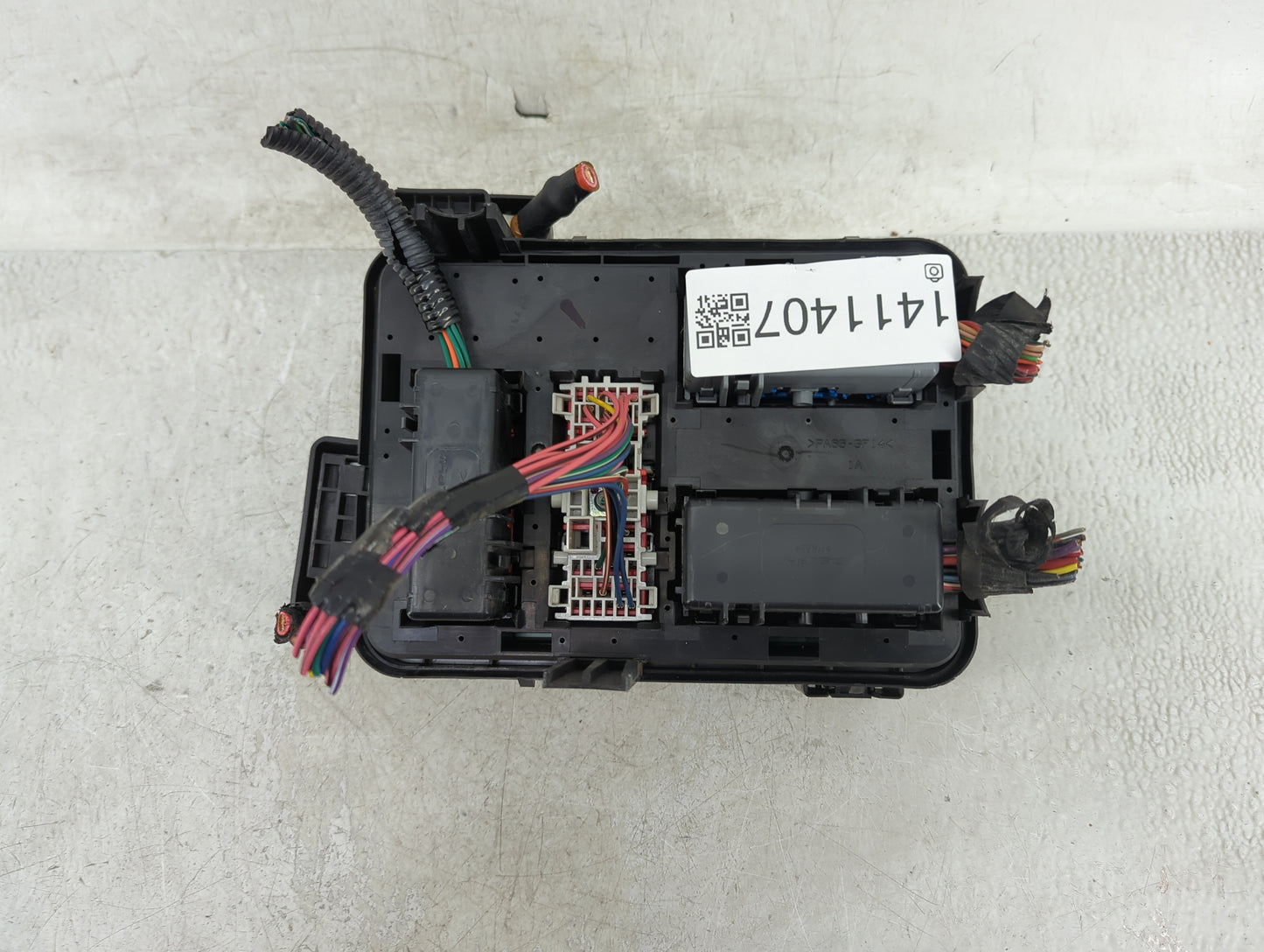 2013-2016 Chevrolet Equinox Fusebox Fuse Box Panel Relay Module P/N:22929763-01 Fits Fits 2013 2014 2015 2016 OEM Used Auto