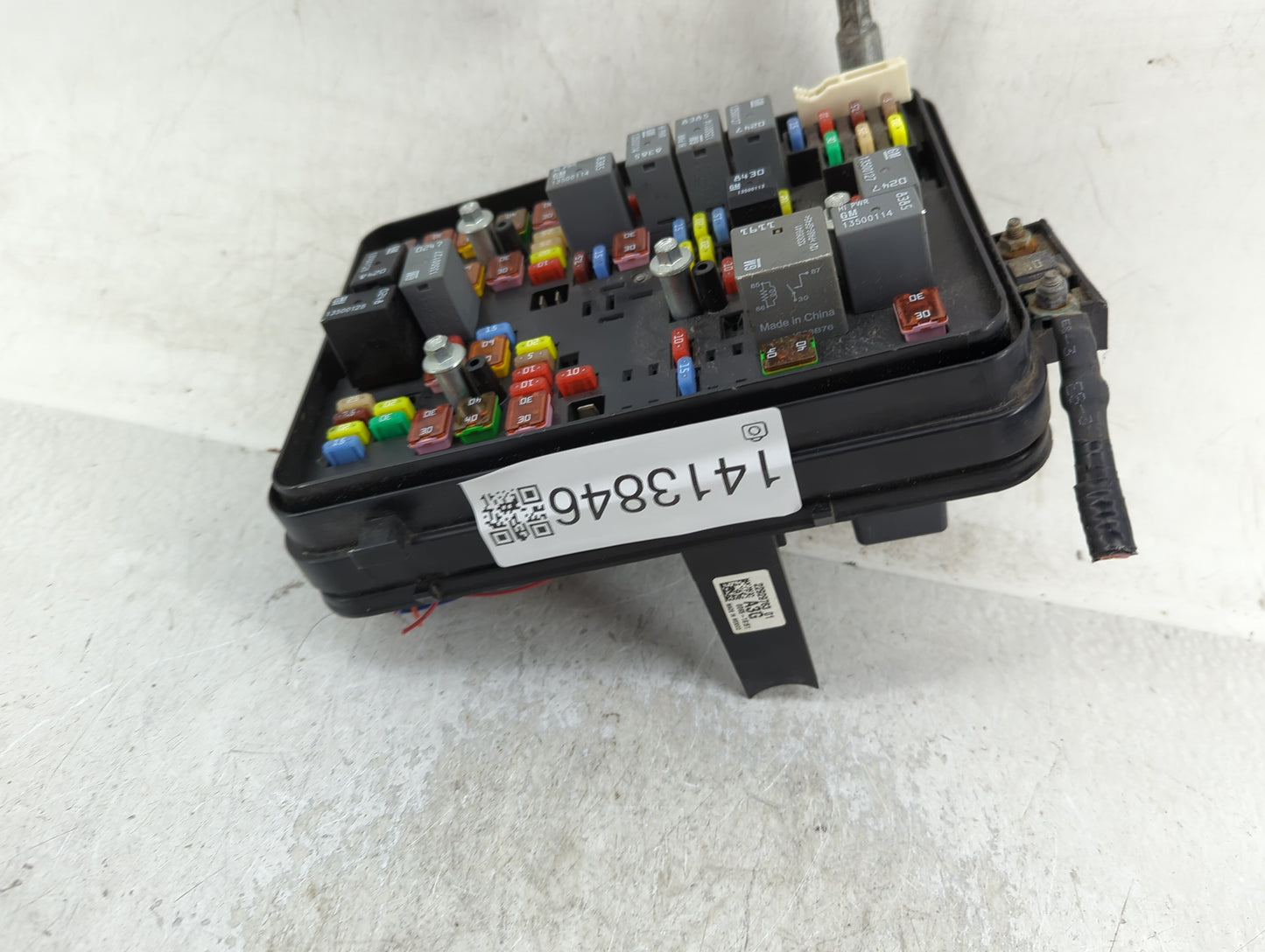 2013-2016 Chevrolet Equinox Fusebox Fuse Box Panel Relay Module P/N:22929763 Fits Fits 2013 2014 2015 2016 OEM Used Auto Par