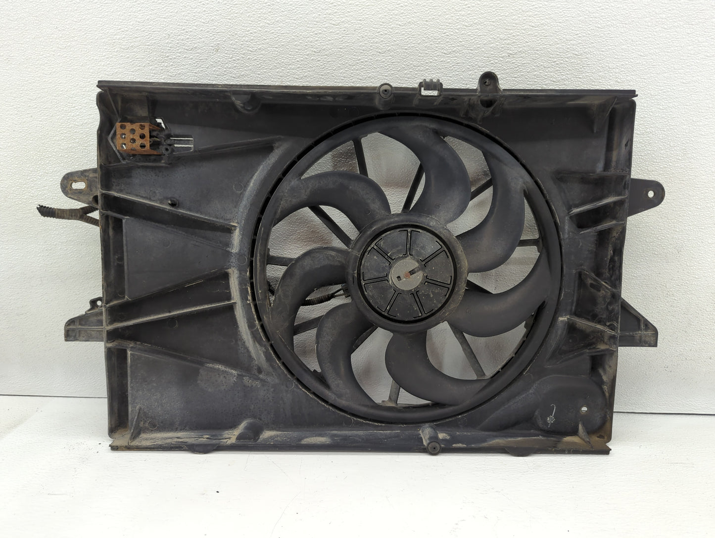 2010-2017 Chevrolet Equinox Left Radiator Fan Motor Assembly Black - Oemusedautoparts1.com