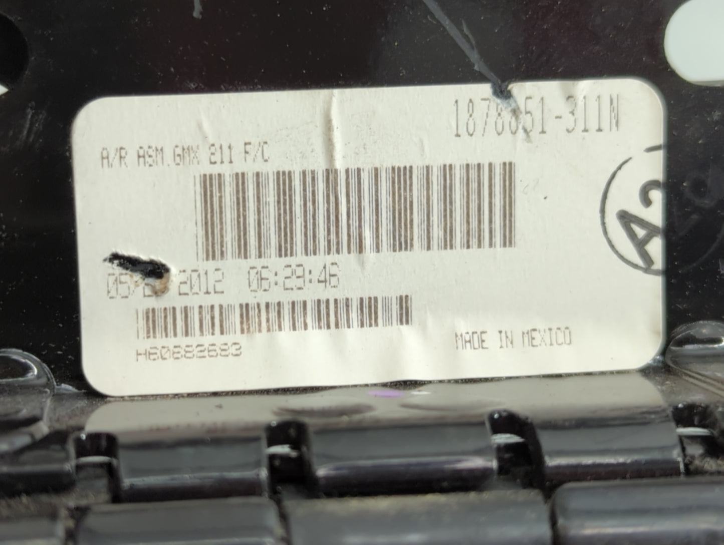 2013 Chevrolet Impala Center Console Armrest Cover Lid P/N:1878851-311N Fits OEM Used Auto Parts - Oemusedautoparts1.com