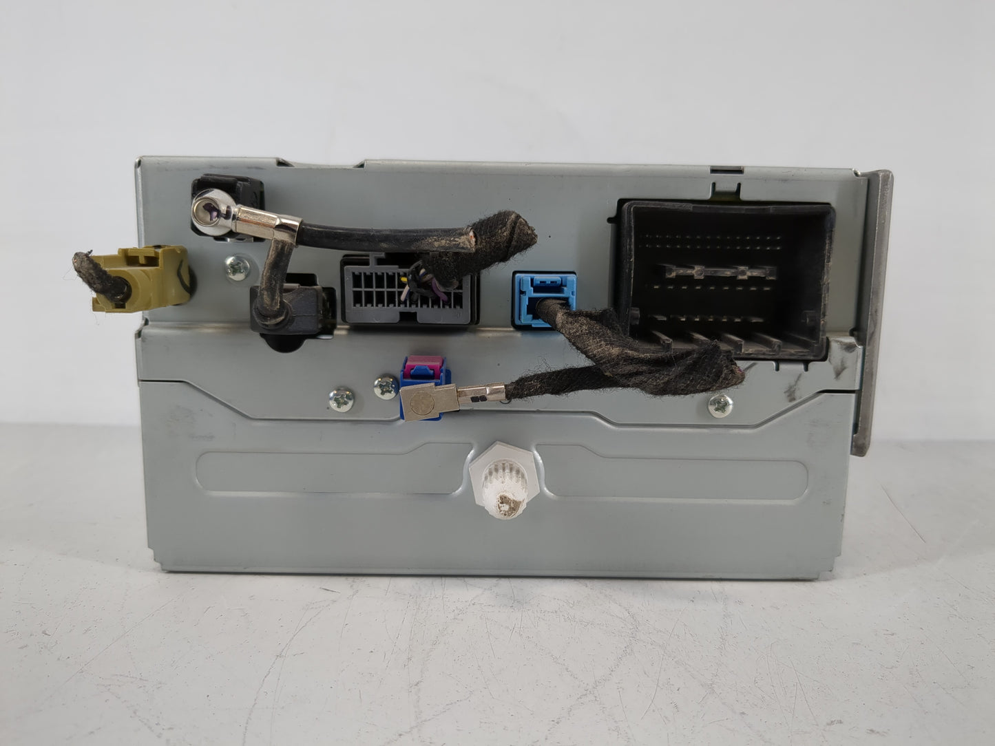 2013 Chevrolet Malibu Radio AM FM Cd Player Receiver Replacement P/N:22989453 22 886 728 Fits OEM Used Auto Parts - Oemuseda
