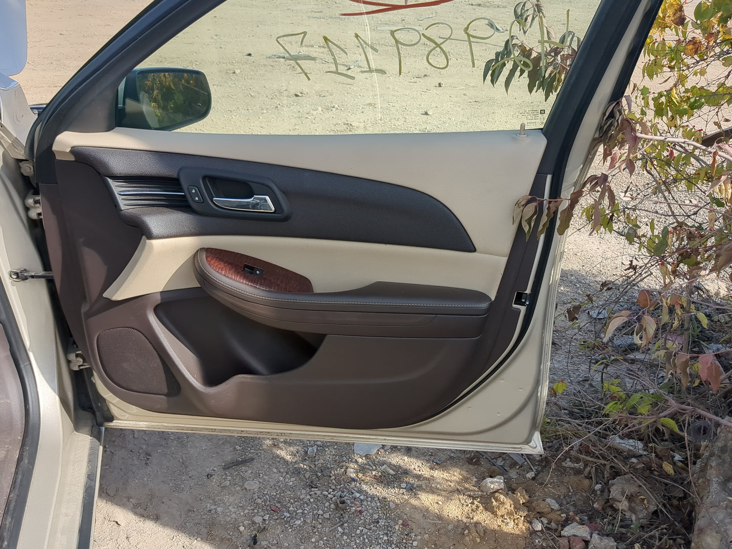 2013 Chevrolet Malibu Front Right Passenger Interior Door Panel Trim - Oemusedautoparts1.com
