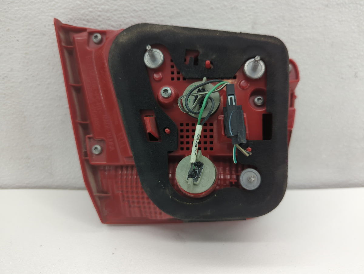 Chevrolet Malibu Driver Left Side Deck Lid Mounted Tail Light 661587 - Oemusedautoparts1.com