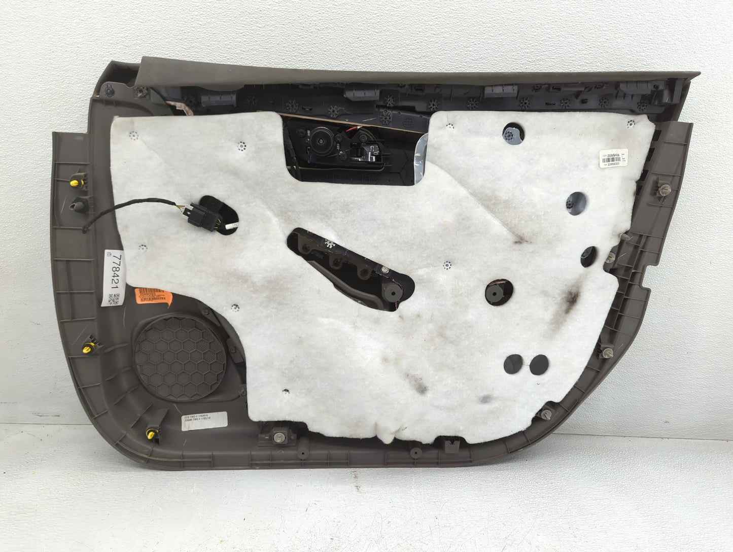 2013 Chevrolet Malibu Front Right Passenger Interior Door Panel Trim - Oemusedautoparts1.com