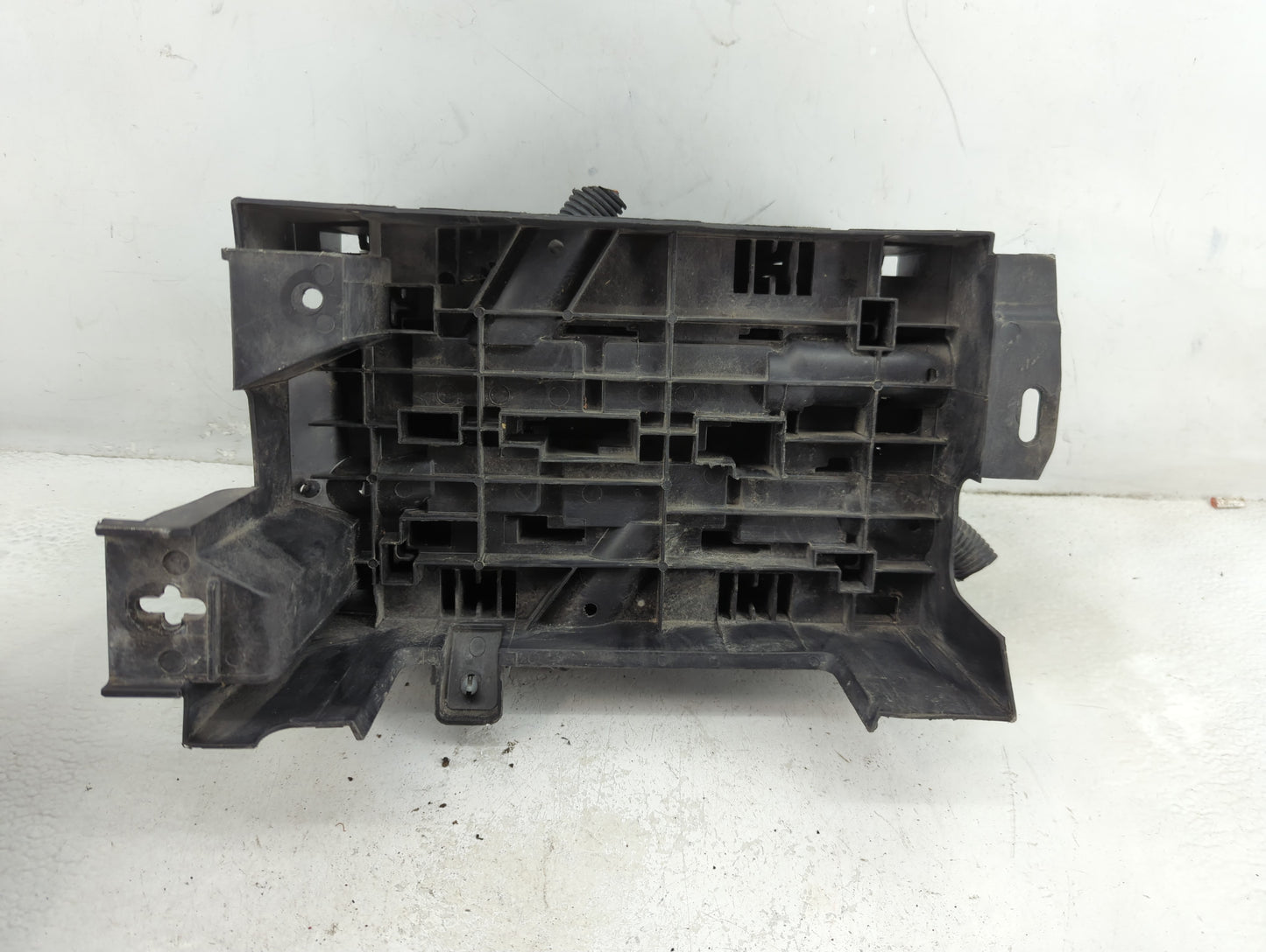 2010-2013 Chevrolet Silverado 1500 Fusebox Fuse Box Panel Relay Module P/N:22798215-N1 Fits Fits 2010 2011 2012 2013 2014 OE