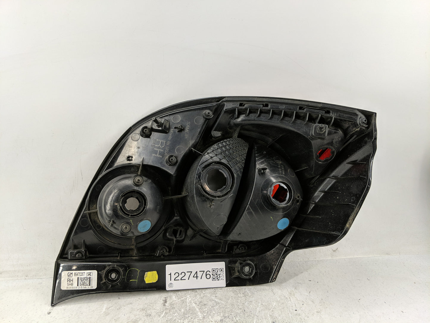 2012-2016 Chevrolet Sonic Tail Light Assembly Passenger Right OEM P/N:95470357 94534064 Fits Fits 2012 2013 2014 2015 2016 O