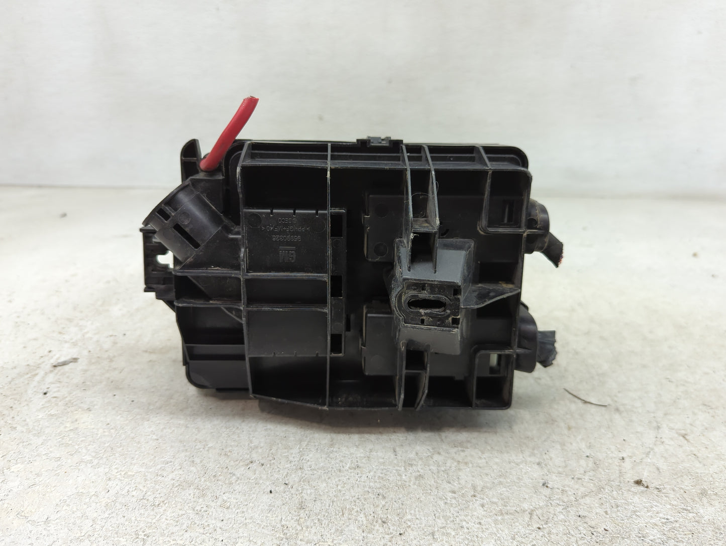 2012-2013 Chevrolet Sonic Fusebox Fuse Box Panel Relay Module P/N:95315649 Fits Fits 2012 2013 OEM Used Auto Parts - Oemused