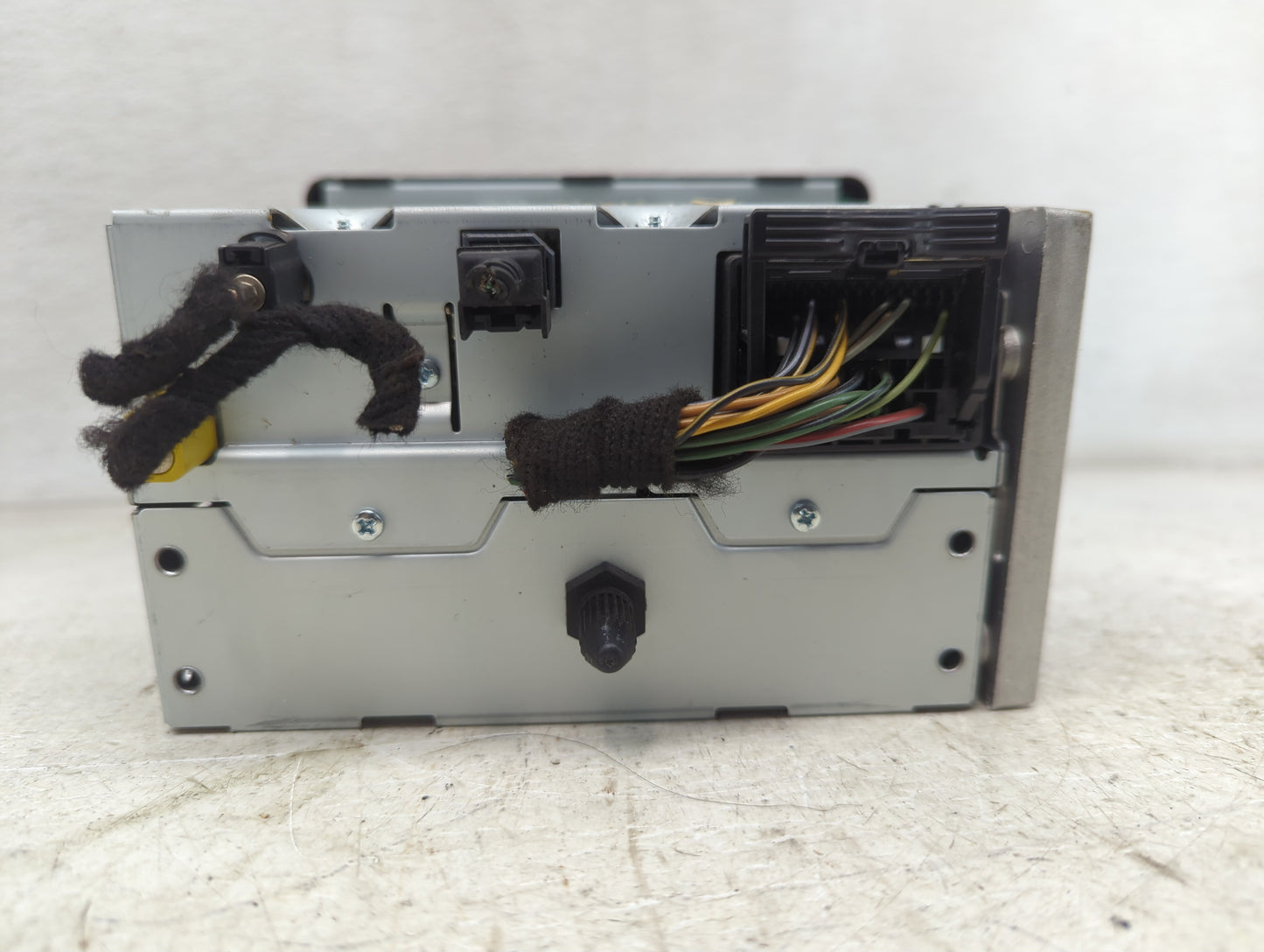 2013 Chevrolet Sonic Radio AM FM Cd Player Receiver Replacement P/N:95242290 AGC-1056AT Fits OEM Used Auto Parts - Oemusedau