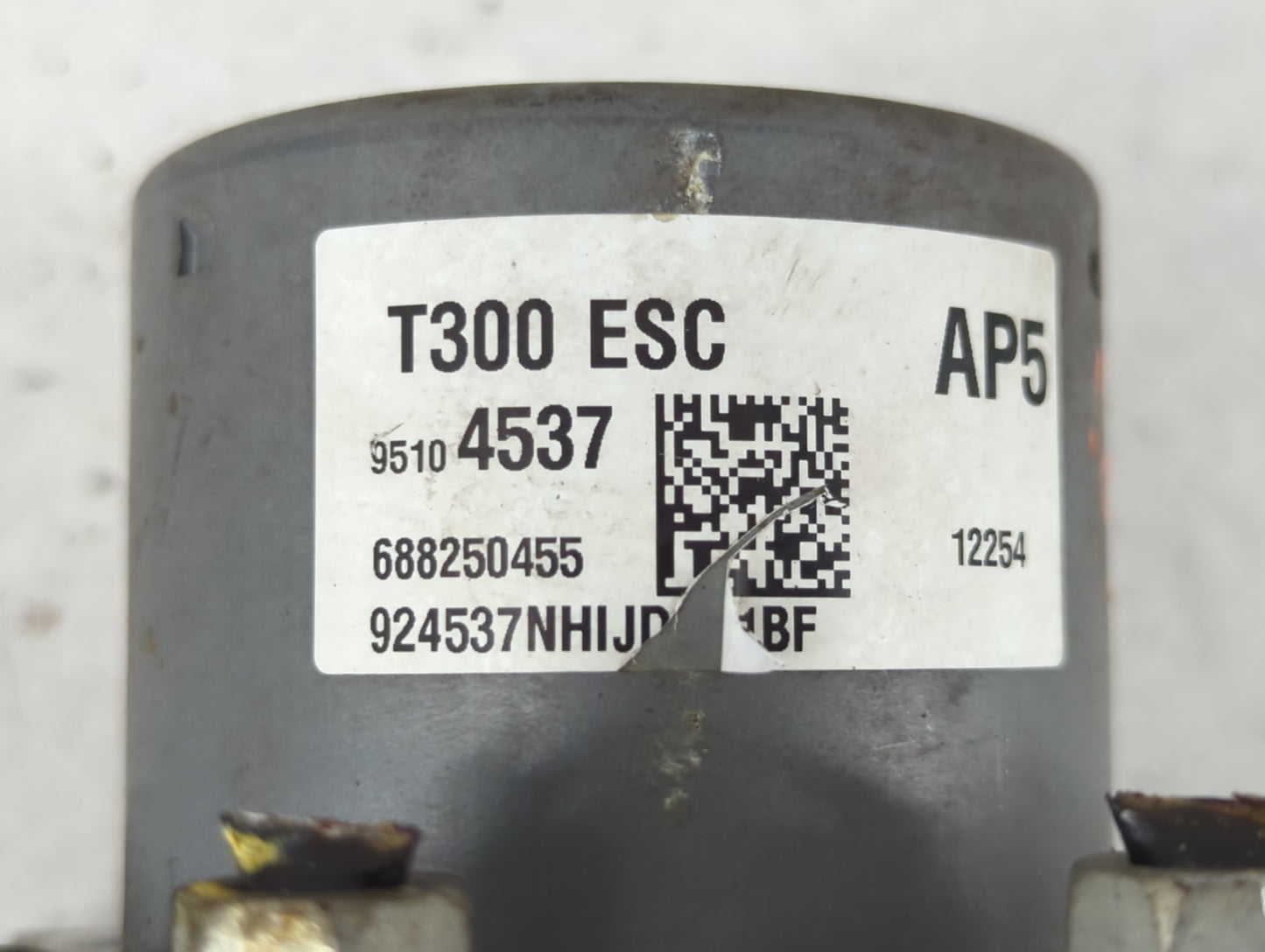 2012-2013 Chevrolet Sonic ABS Pump Control Module Replacement P/N:95104537 Fits Fits 2012 2013 OEM Used Auto Parts - Oemused