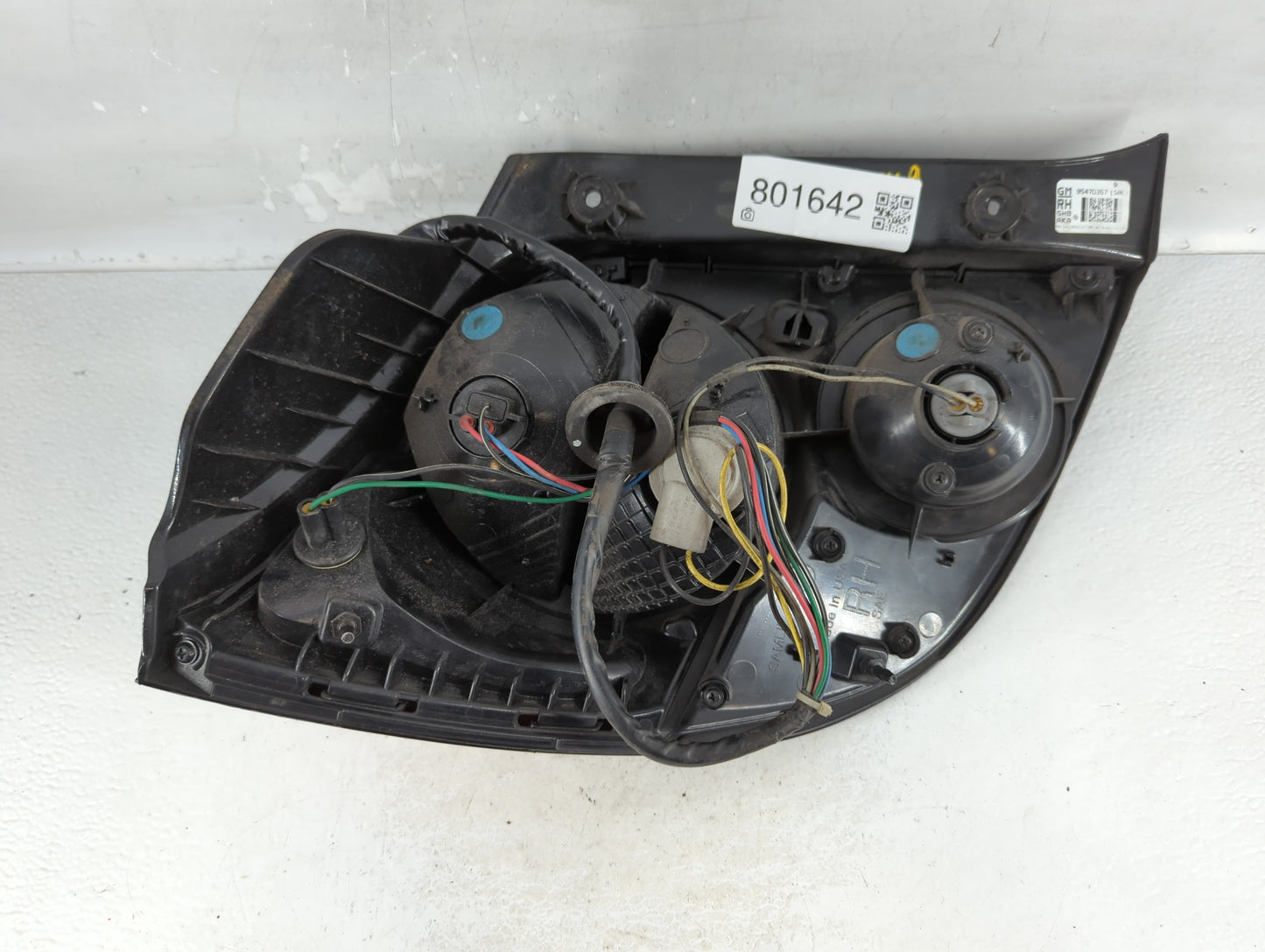 2012-2016 Chevrolet Sonic Tail Light Assembly Passenger Right OEM P/N:95470357 Fits Fits 2012 2013 2014 2015 2016 OEM Used A