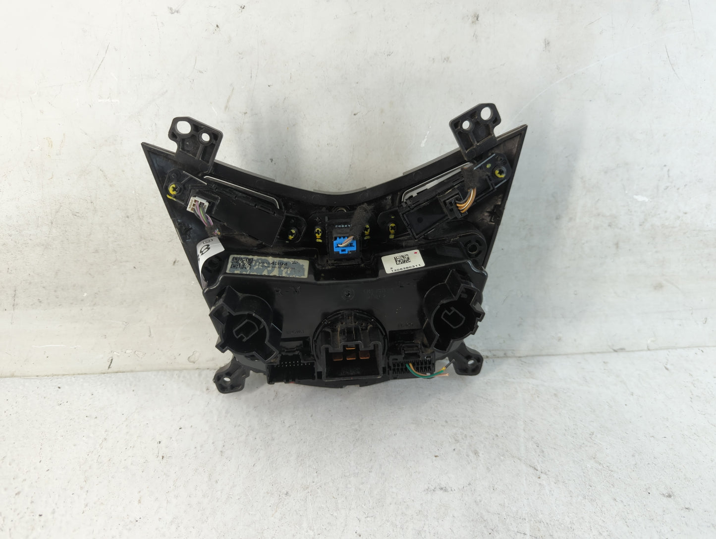 2013 Chevrolet Sonic Climate Control Module Temperature AC/Heater Replacement P/N:95104394 Fits OEM Used Auto Parts - Oemuse