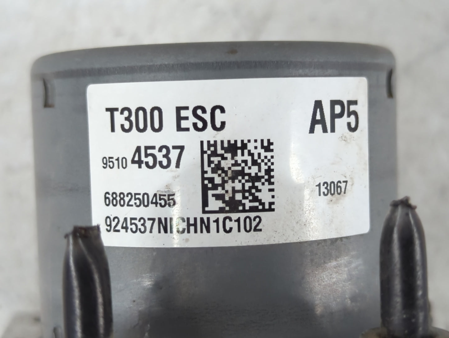 2012-2013 Chevrolet Sonic ABS Pump Control Module Replacement P/N:95104537 Fits Fits 2012 2013 OEM Used Auto Parts - Oemused
