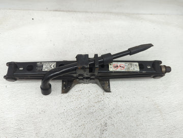 2013 Chevrolet Suburban Spare Scissor Car Jack