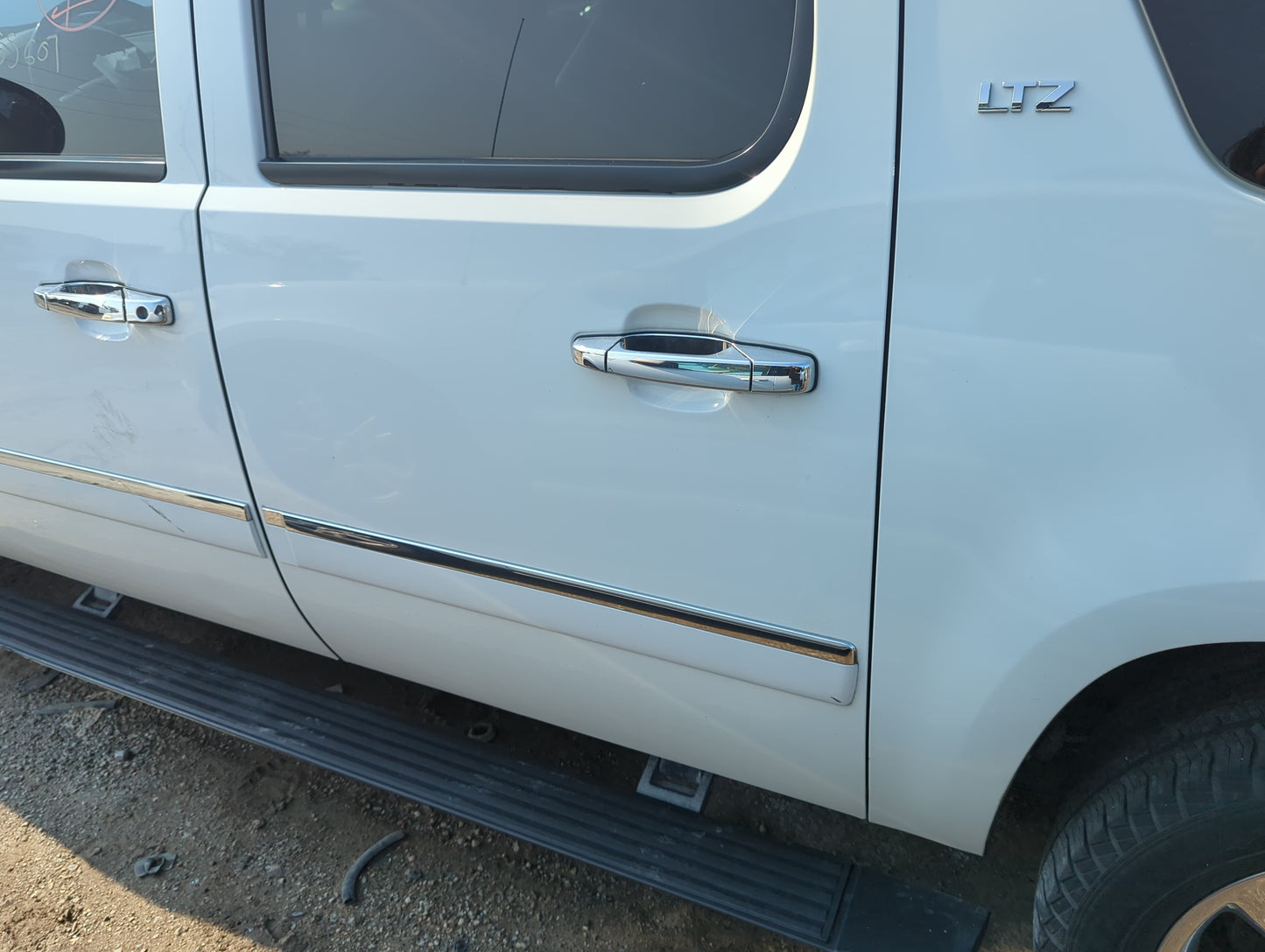 Chevrolet Suburban Driver Rear Door Oem - Oemusedautoparts1.com