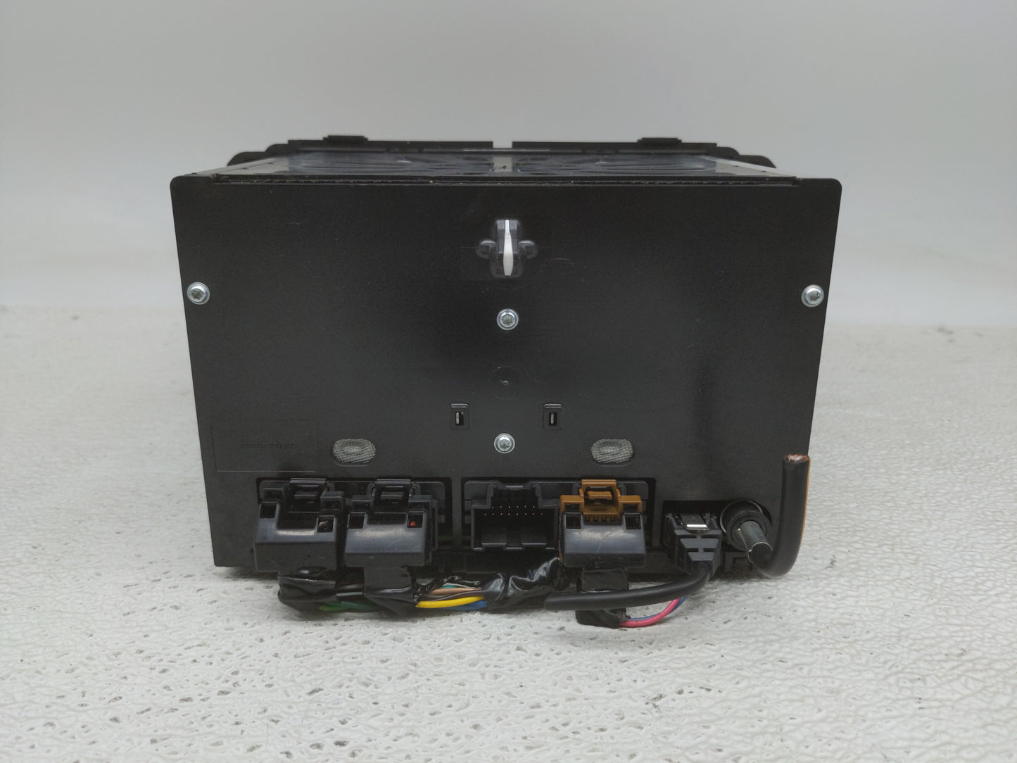 2013-2014 Chevrolet Traverse Radio AM FM Cd Player Receiver Replacement P/N:22989265 Fits Fits 2013 2014 OEM Used Auto Parts