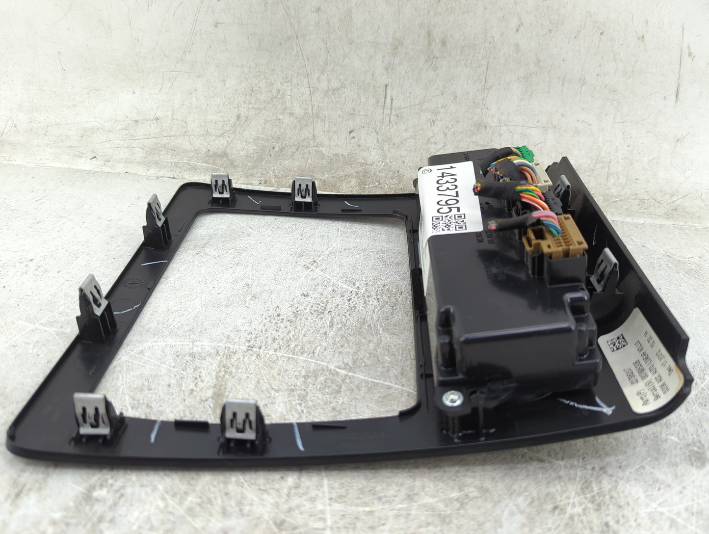 2013 Chevrolet Traverse Climate Control Module Temperature AC/Heater Replacement P/N:22796207 Fits OEM Used Auto Parts - Oem