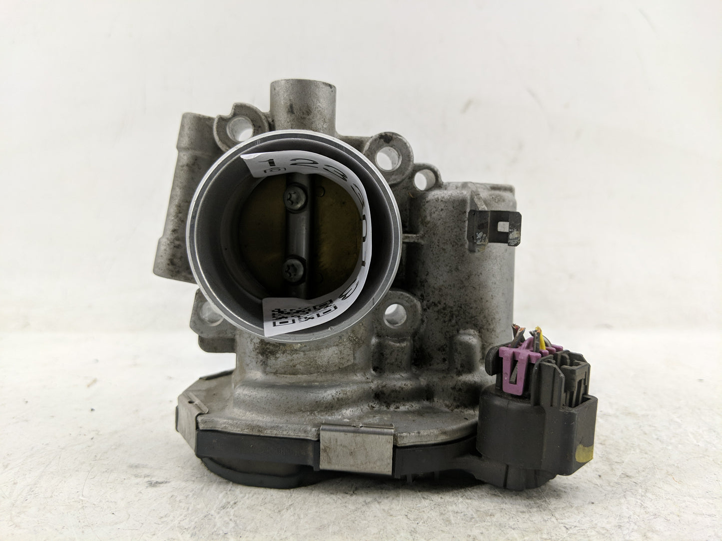 2011-2015 Chevrolet Volt Throttle Body P/N:55581682 Fits Fits 2011 2012 2013 2014 2015 2016 OEM Used Auto Parts - Oemusedaut