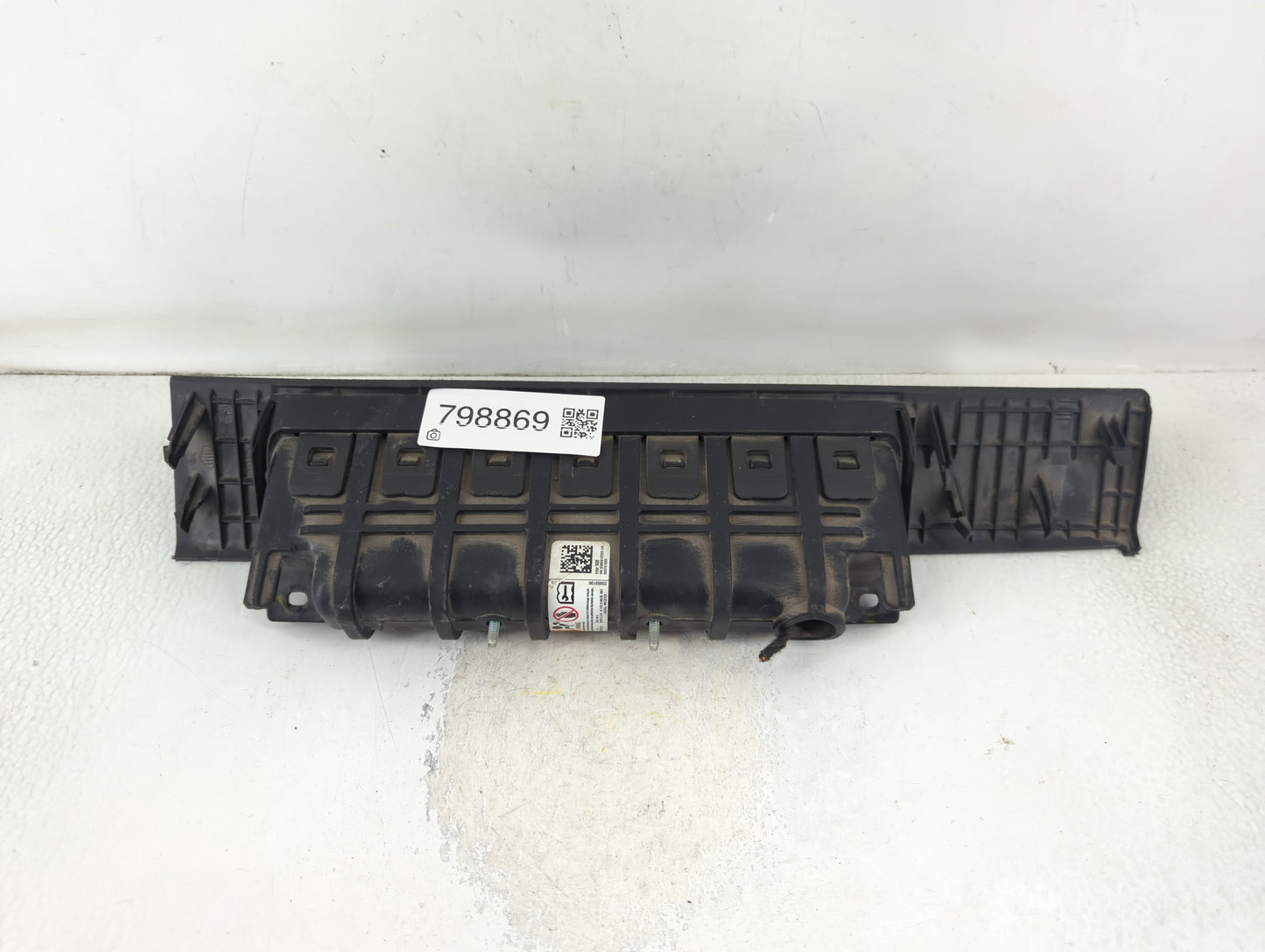 2012-2015 Chevrolet Volt Air Bag Driver Left Knee OEM P/N:823761820 20889196, 22821936 Fits Fits 2012 2013 2014 2015 OEM Use