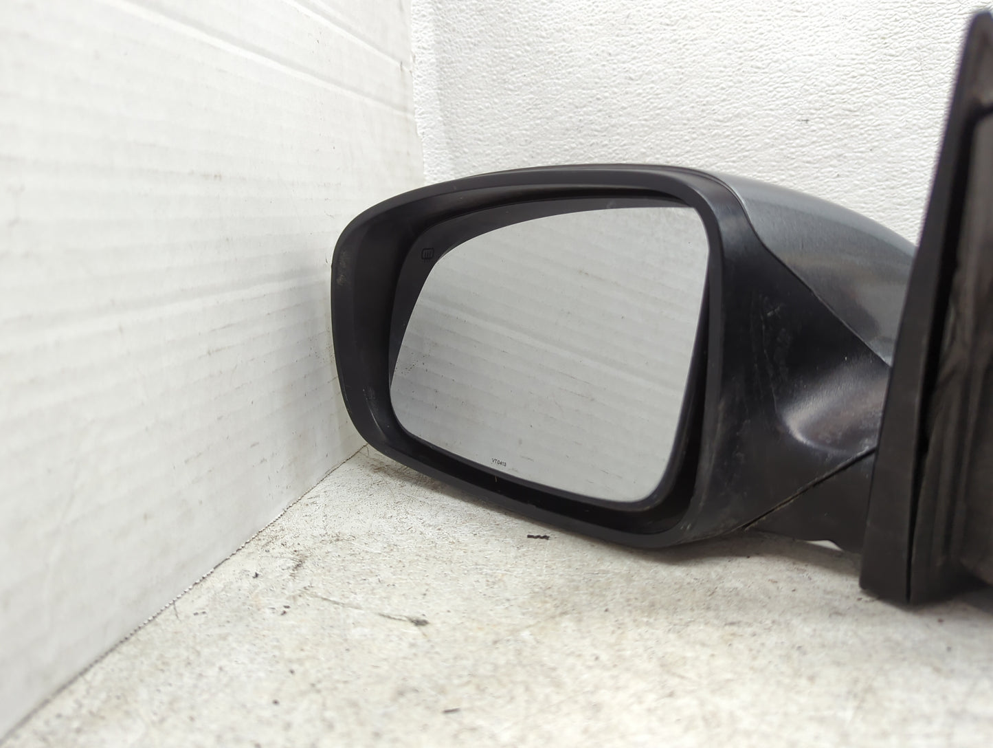 2011-2014 Chrysler 200 Driver Side View Mirror - Left Door Mirror OEM Used - Oemusedautoparts1.com