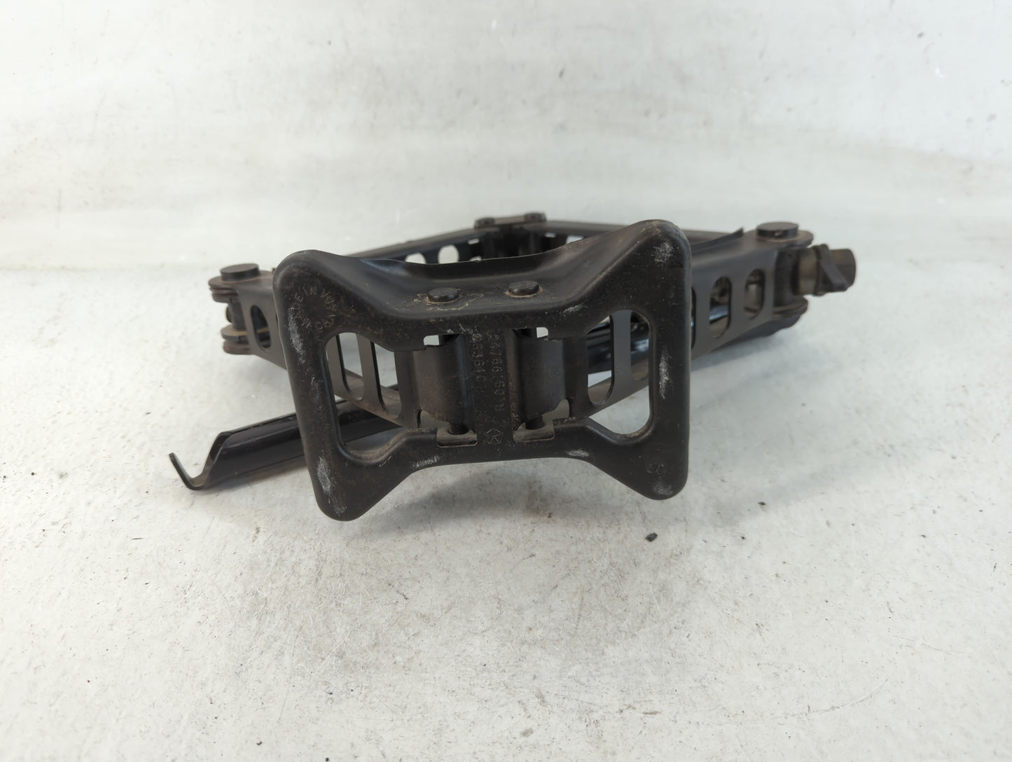 2013 Chrysler 200 Spare Scissor Car Jack 783979 - Oemusedautoparts1.com