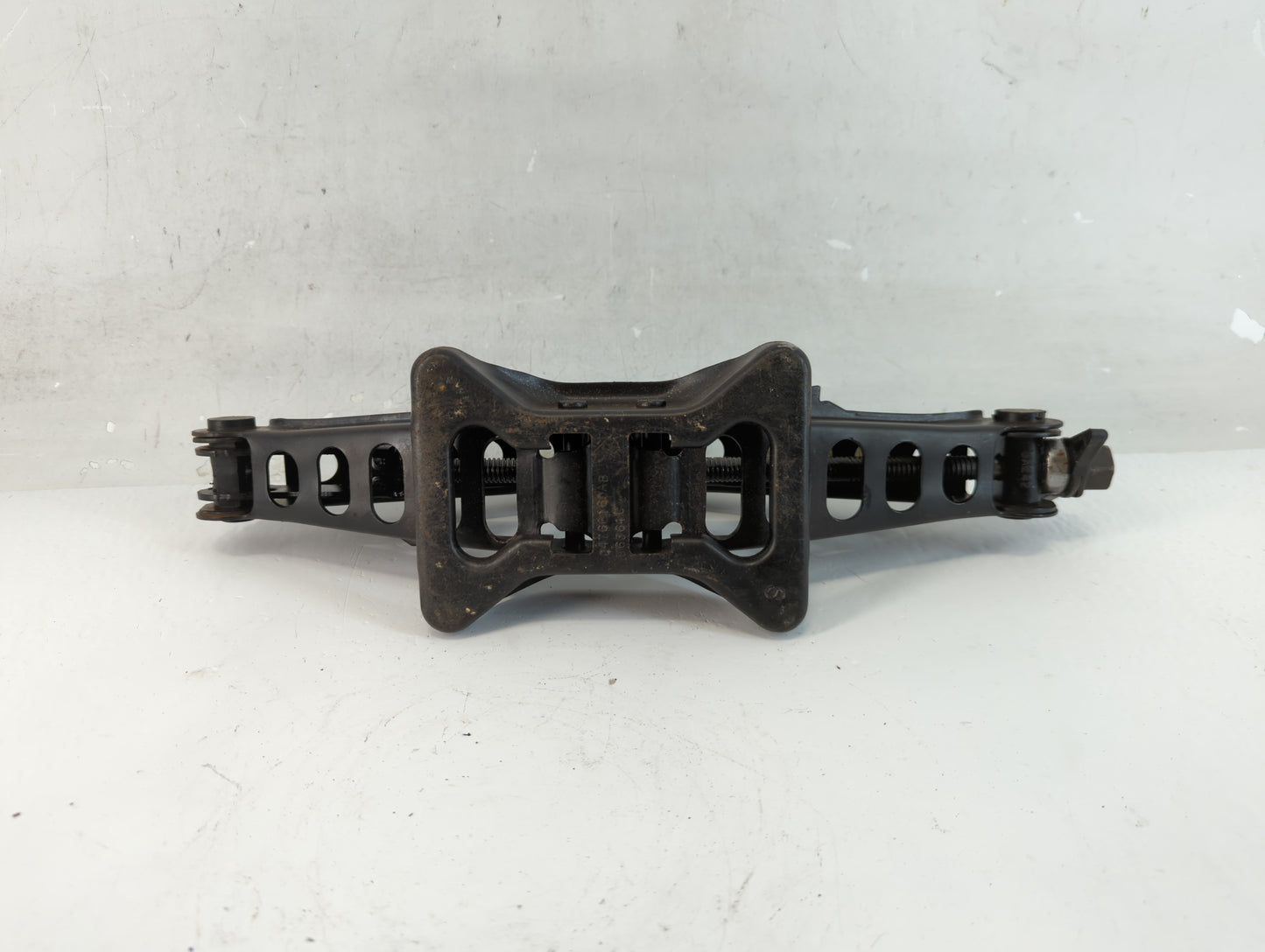 2013 Chrysler 200 Spare Scissor Car Jack - Oemusedautoparts1.com
