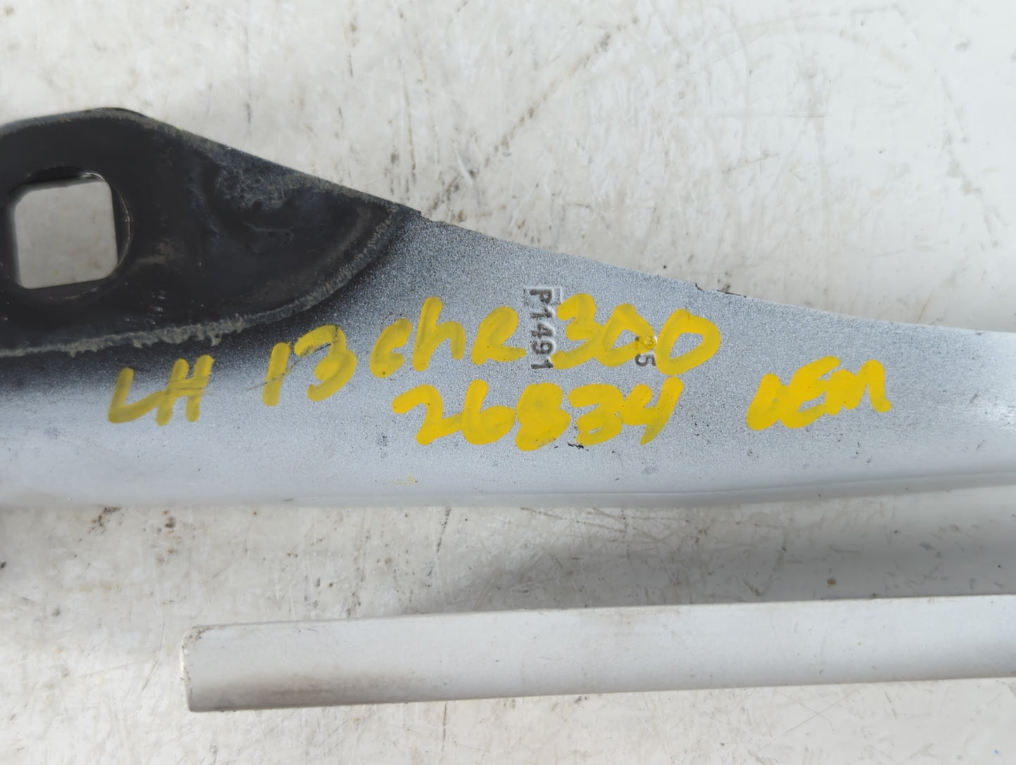 2013 Chrysler 300 Driver Left Hood Hinge - Oemusedautoparts1.com