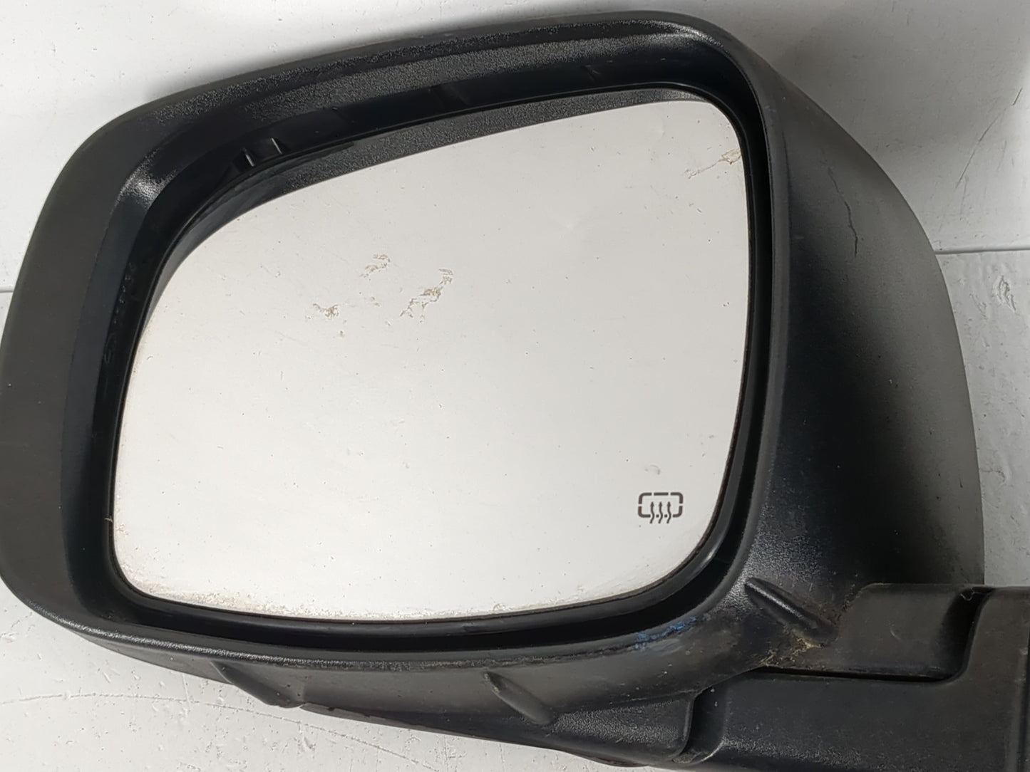 2011-2016 Chrysler Town & Country Driver Side View Mirror - Left Door Mirror OEM Used - Oemusedautoparts1.com