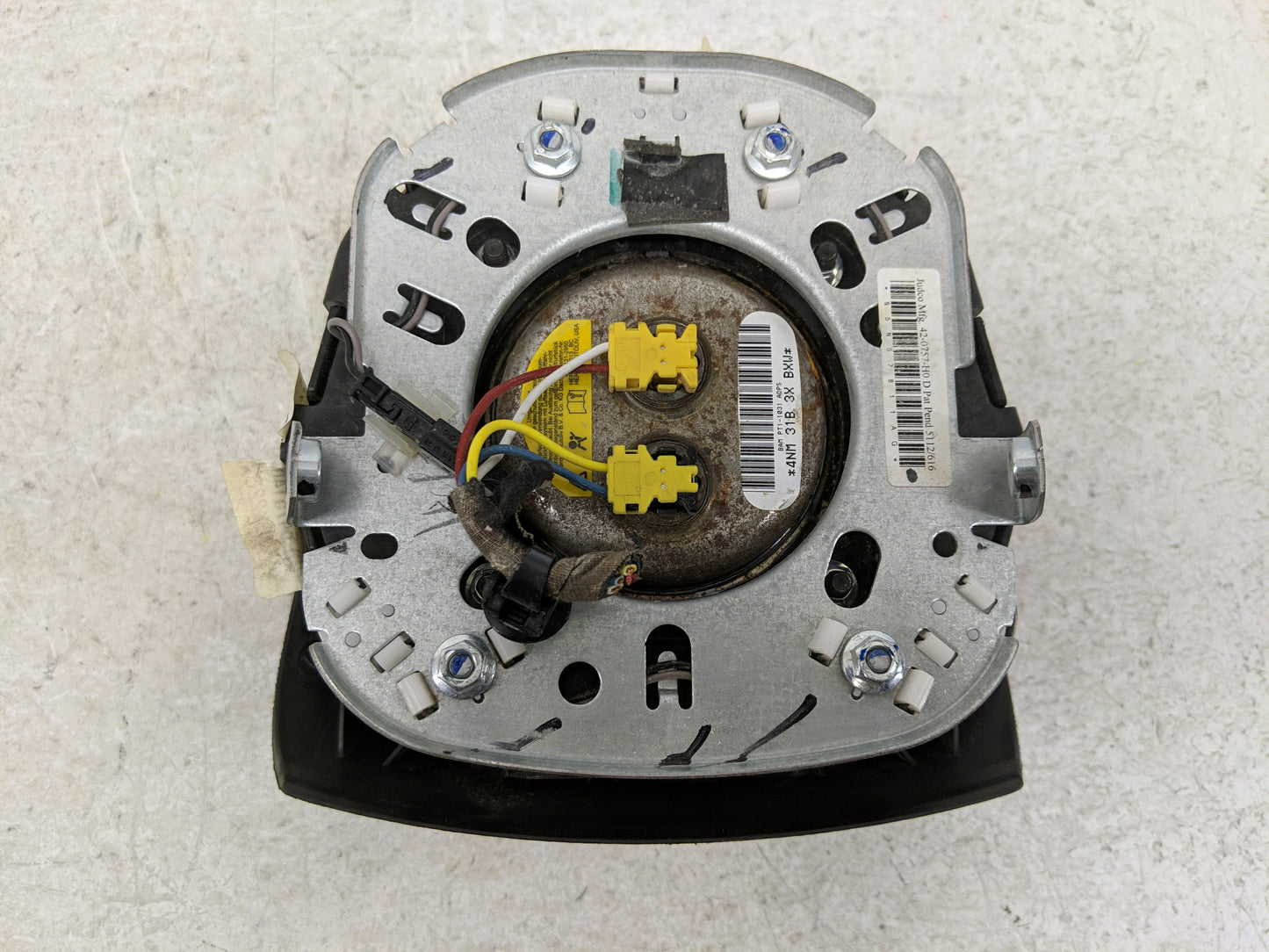 2013-2016 Chrysler Town & Country Air Bag Driver Left Steering Wheel Mounted Fits Fits 2013 2014 2015 2016 OEM Used Auto Par