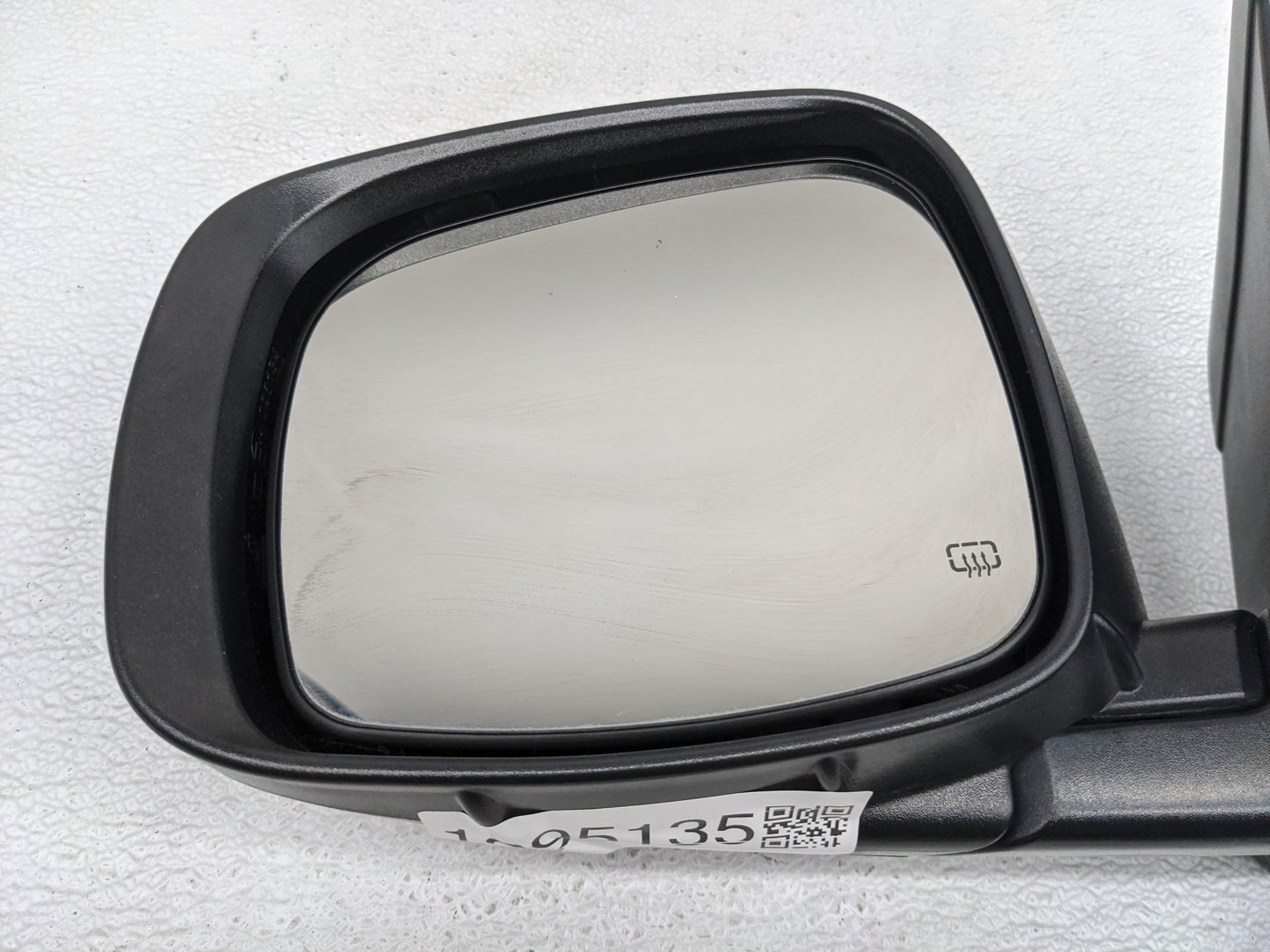 2011-2016 Chrysler Town & Country Driver Side View Mirror - Left Door Mirror OEM Used - Oemusedautoparts1.com