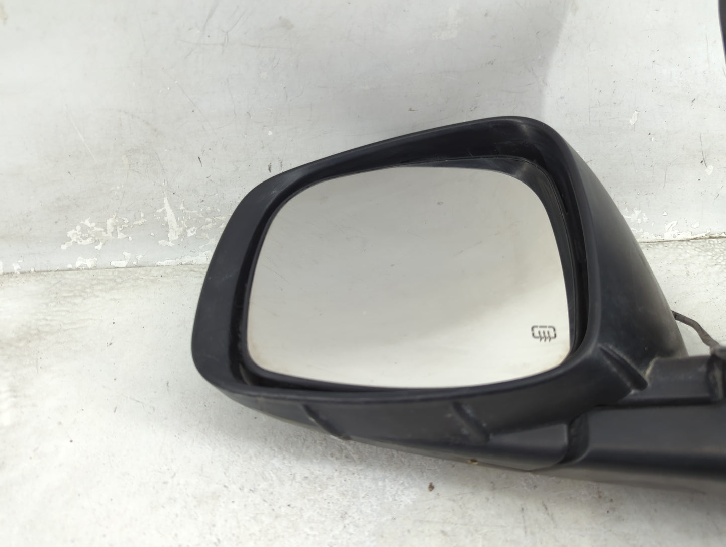 2011-2016 Chrysler Town & Country Driver Side View Mirror - Left Door Mirror OEM Used - Oemusedautoparts1.com