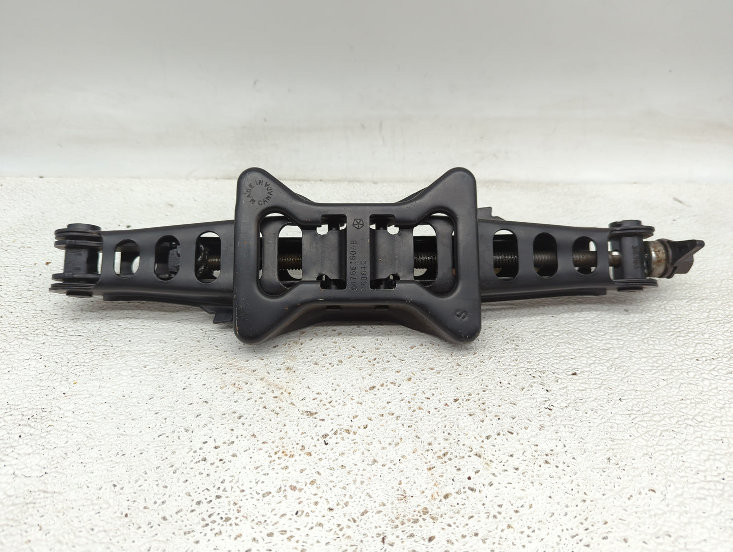 2013 Dodge Avenger Spare Scissor Car Jack Black 848601 - Oemusedautoparts1.com