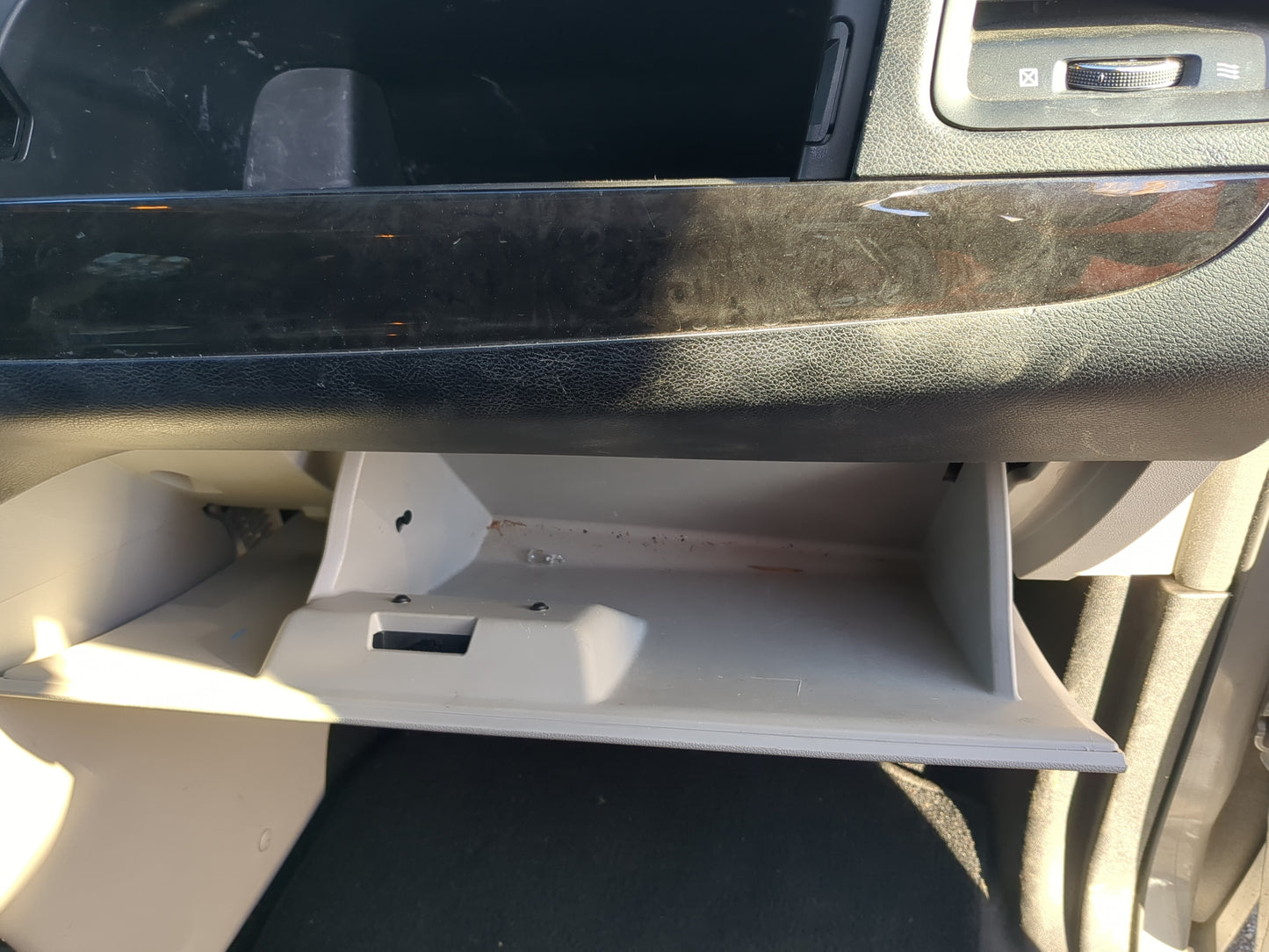 2013 Dodge Grand Caravan Passenger Glove Box Door Storage Compartment - Oemusedautoparts1.com