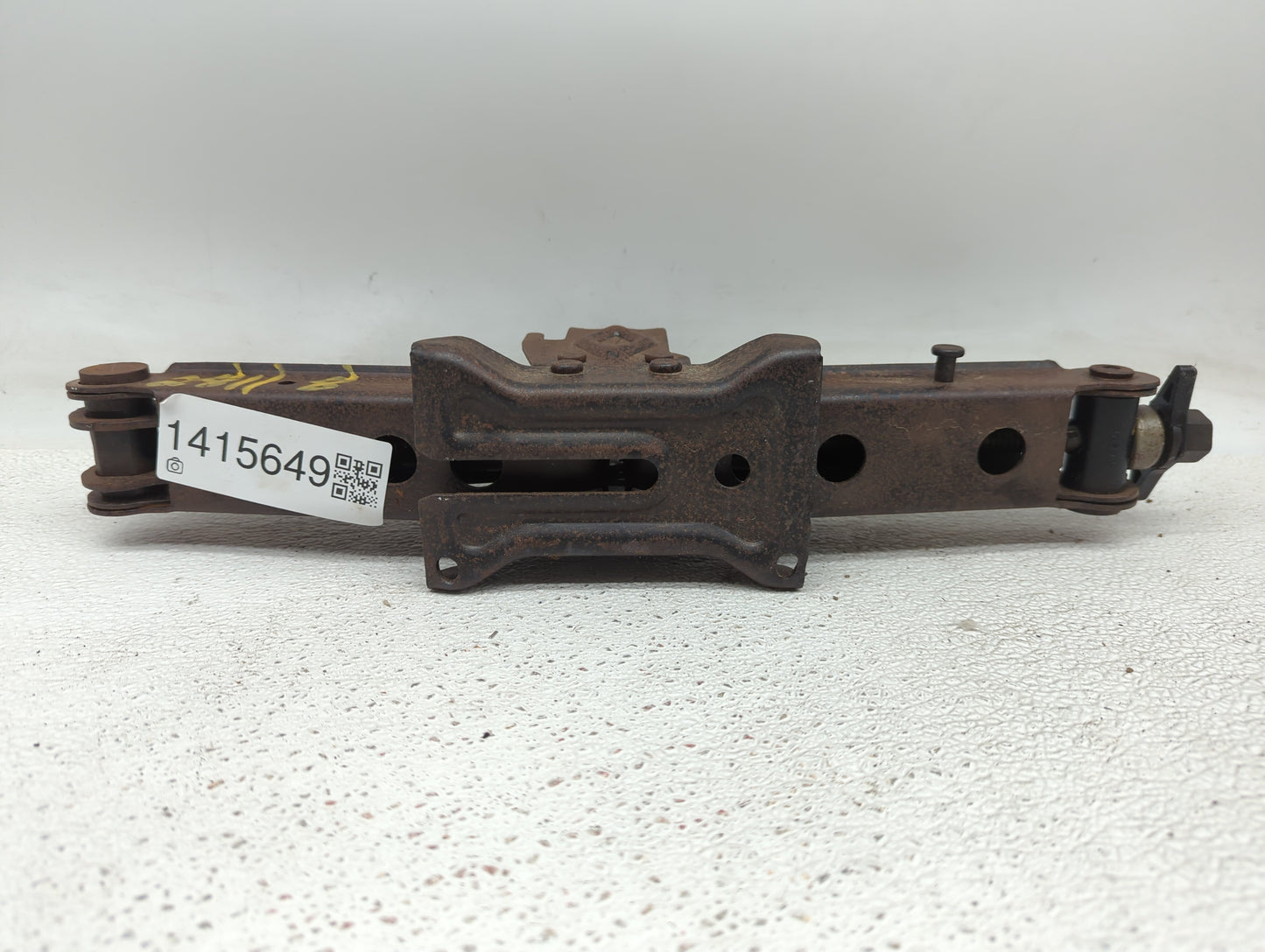2013 Dodge Journey Spare Scissor Car Jack - Oemusedautoparts1.com