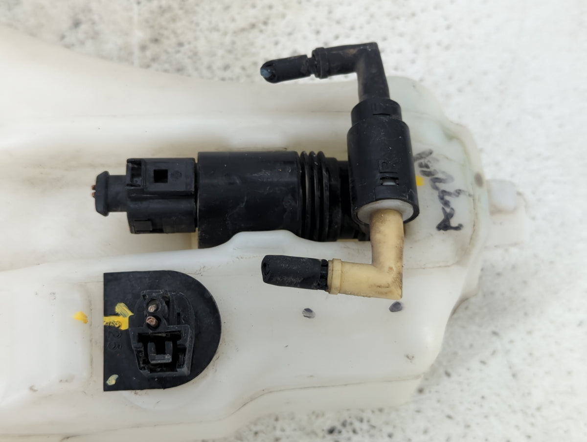 2013 Dodge Journey Windshield Washer Fluid Reservoir Bottle 1432027 - Oemusedautoparts1.com