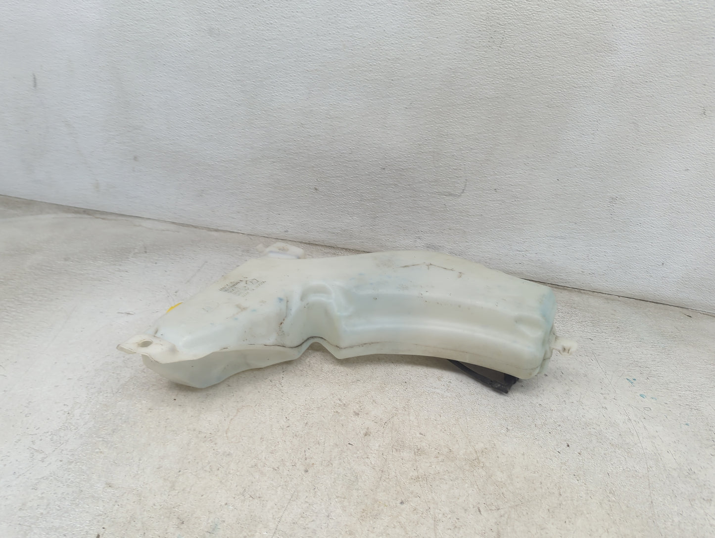 2013 Dodge Journey Windshield Washer Fluid Reservoir Bottle Oem 1474002 - Oemusedautoparts1.com
