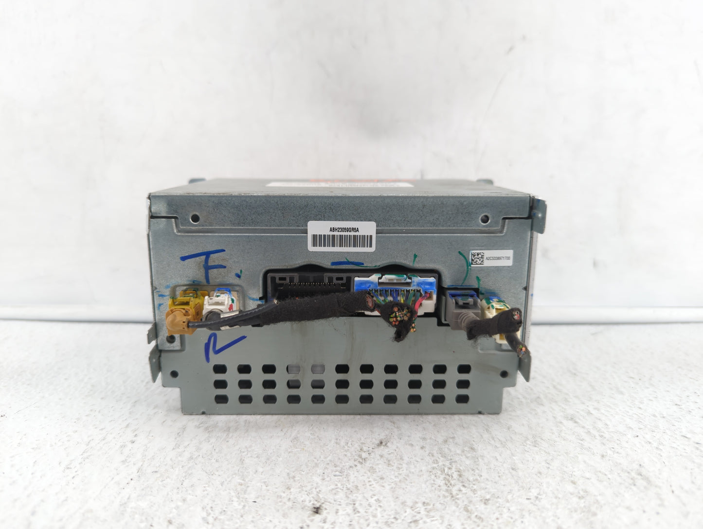 2013-2013 Dodge Journey Am Fm Cd Player Radio Receiver - Oemusedautoparts1.com