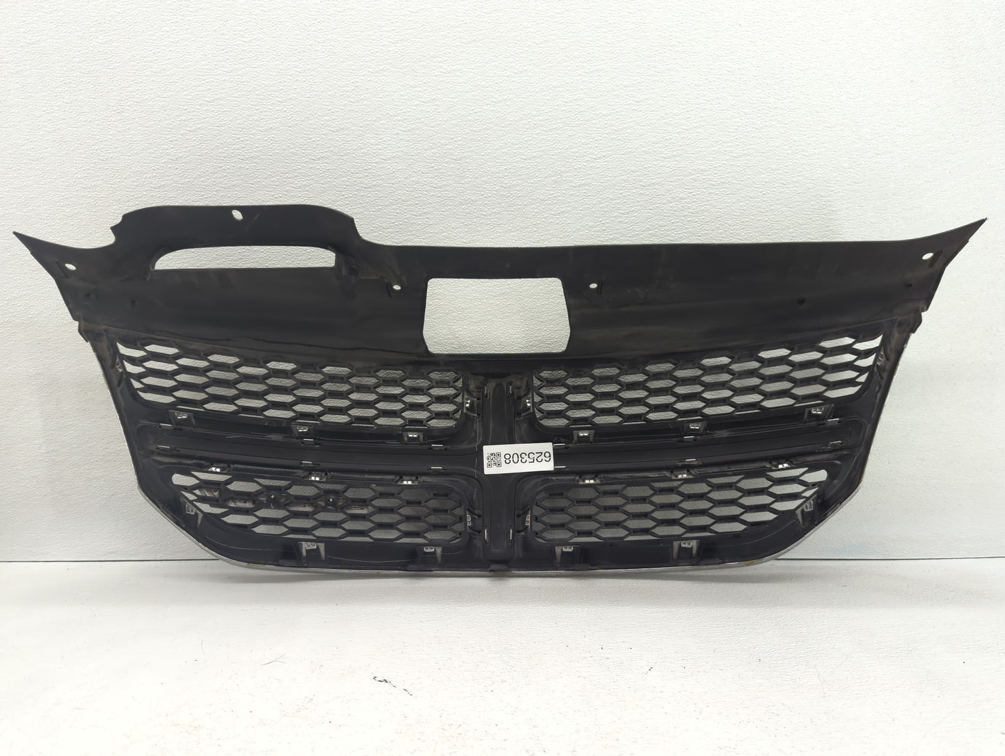 2013 Dodge Journey Front Grille Bumper Not Included - Oemusedautoparts1.com
