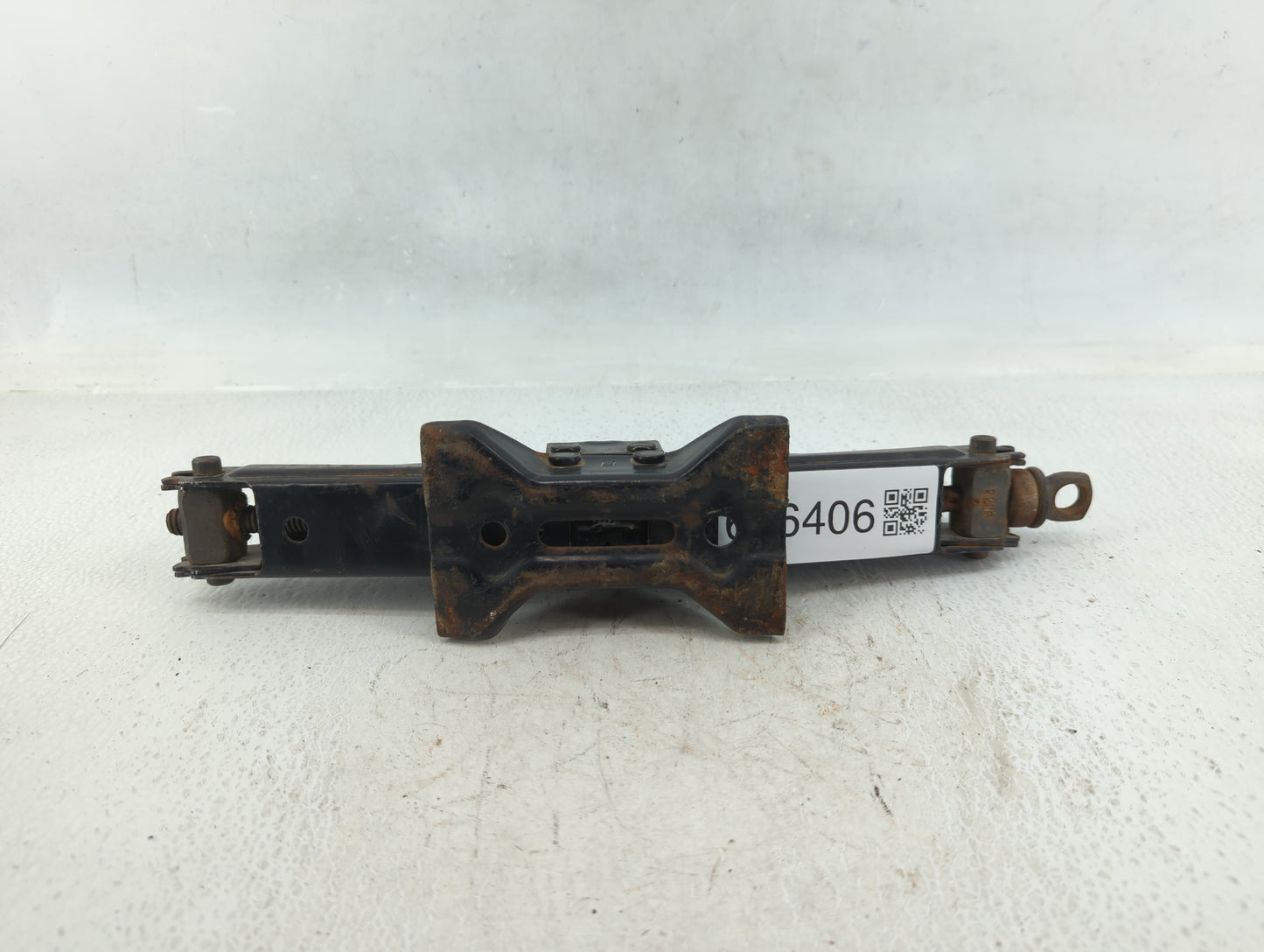 2013 Dodge Journey Spare Scissor Car Jack 626406 - Oemusedautoparts1.com