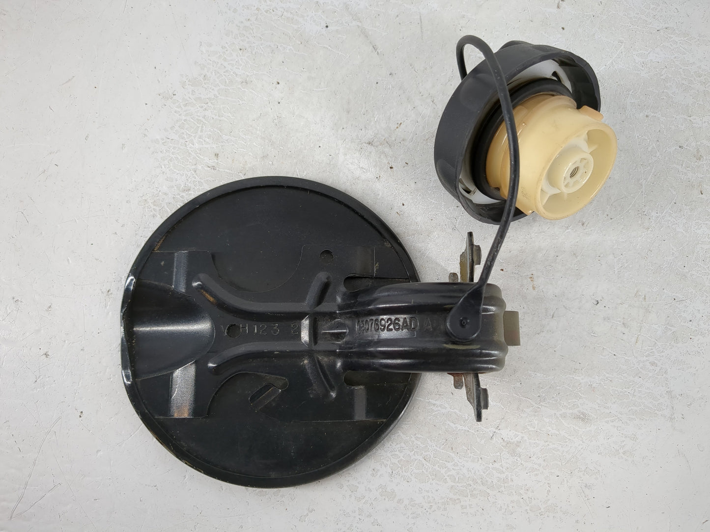 2013 Dodge Journey Fuel Tank Door Lid Gas Tank - Oemusedautoparts1.com