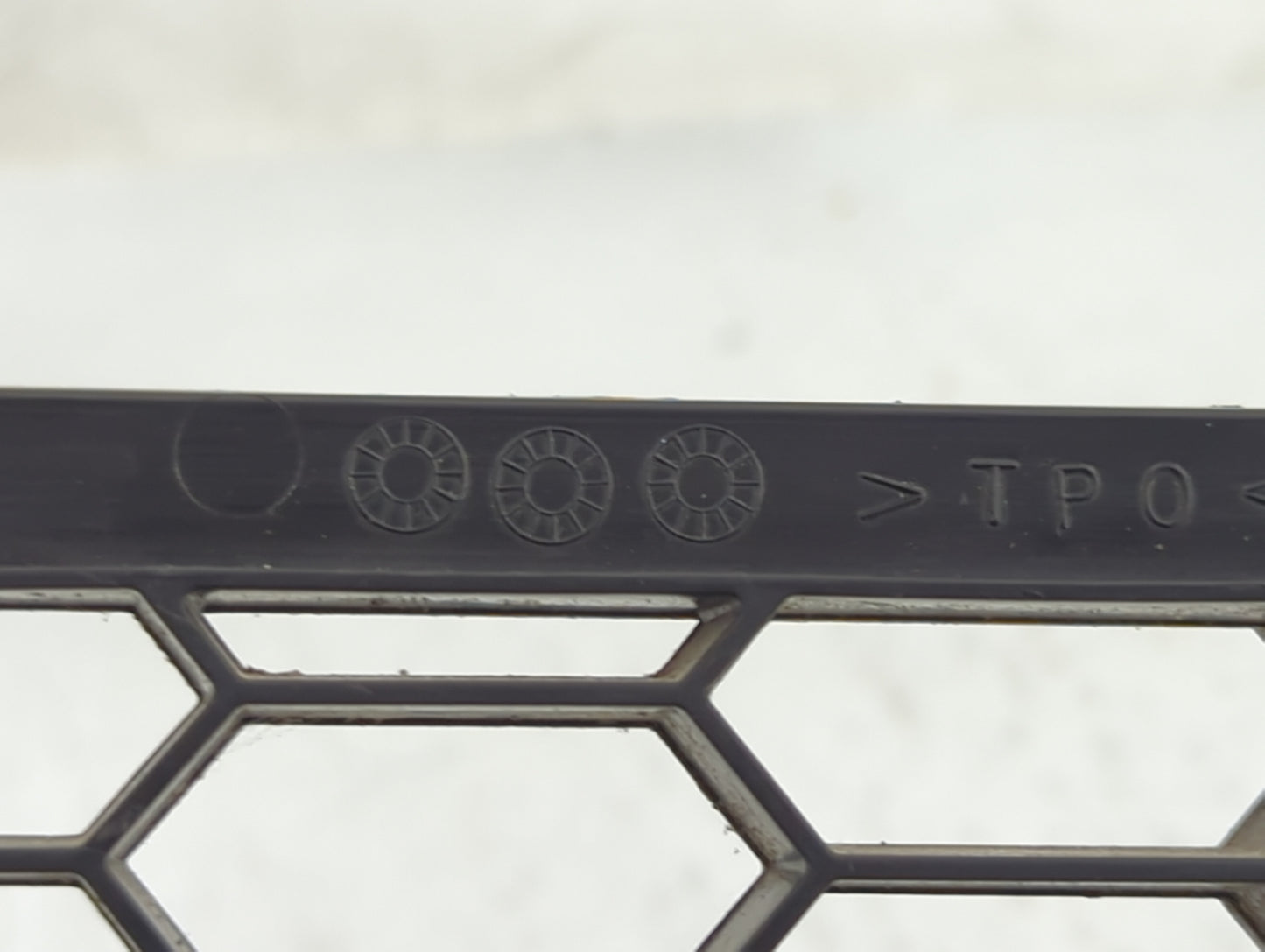 2012-2016 Fiat 500 Front Grille Bumper Not Included - Oemusedautoparts1.com
