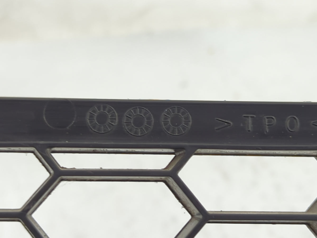 2012-2016 Fiat 500 Front Grille Bumper Not Included - Oemusedautoparts1.com