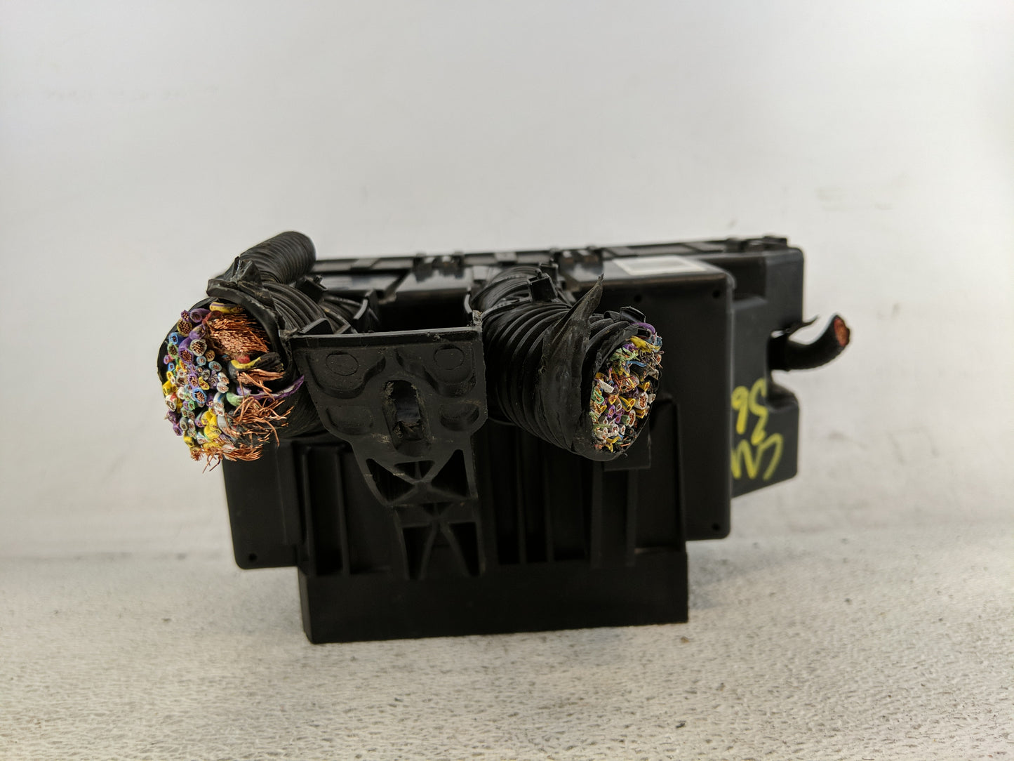 2012-2014 Ford Edge Fusebox Fuse Box Panel Relay Module Fits Fits 2012 2013 2014 OEM Used Auto Parts - Oemusedautoparts1.com