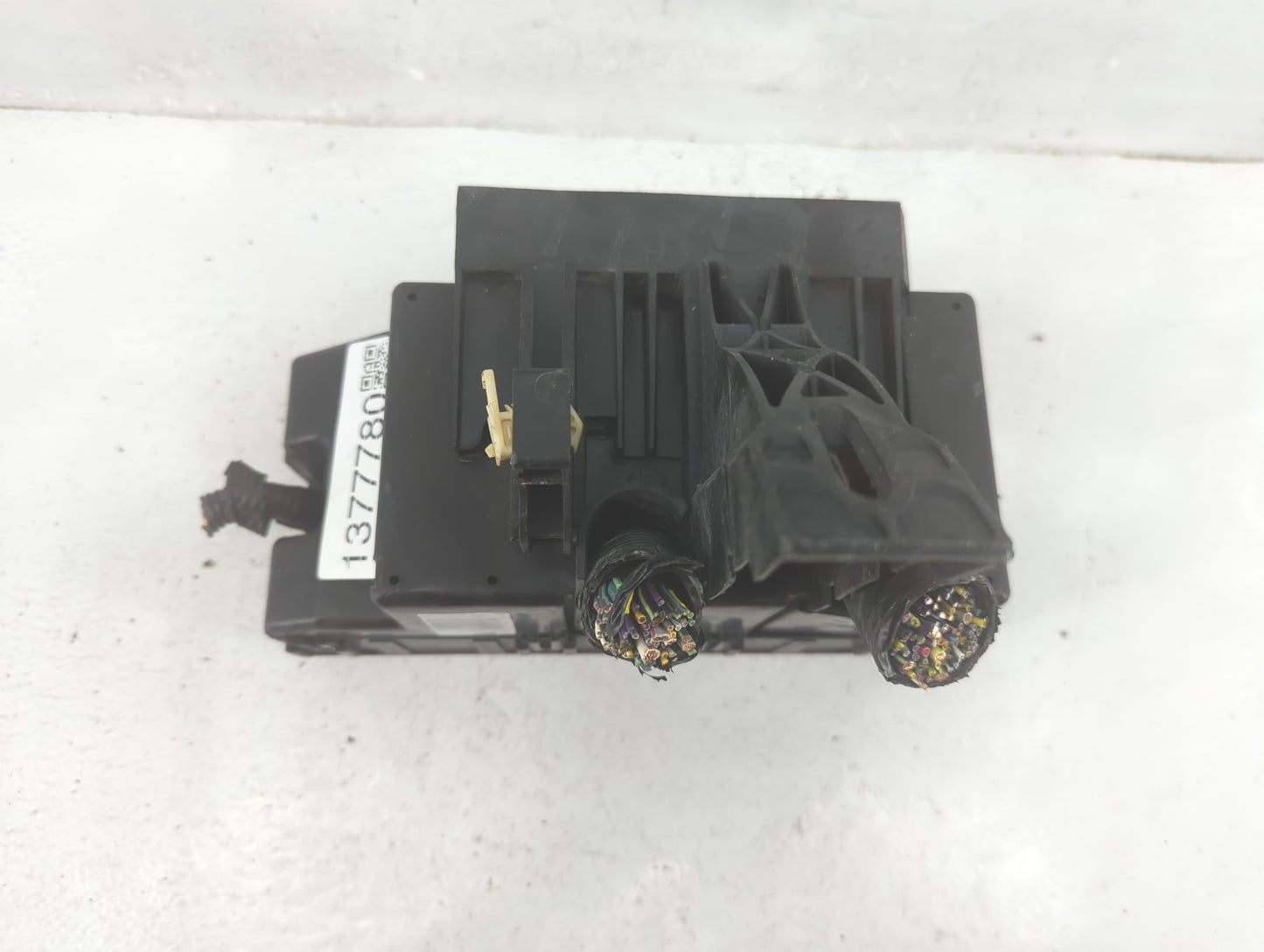 2012-2014 Ford Edge Fusebox Fuse Box Panel Relay Module P/N:BT4T-14A003-AA Fits Fits 2012 2013 2014 OEM Used Auto Parts - Oe