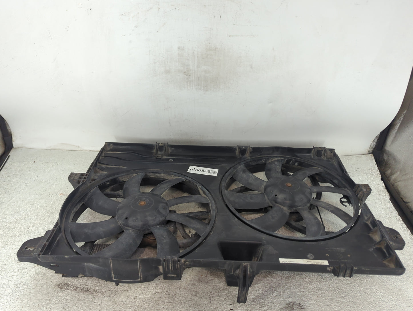 2007-2014 Ford Edge Electric Radiator Cooling Fan Motor Assembly P/N:CT43-8C607-AB 10798320H Fits OEM Used Auto Parts - Oemu