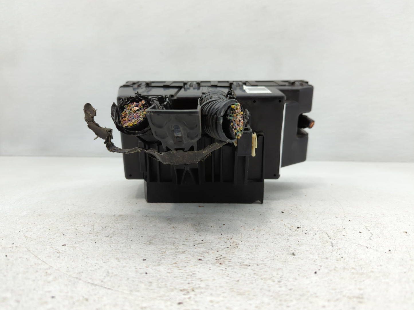 2012-2014 Ford Edge Fusebox Fuse Box Panel Relay Module P/N:CT4T-14290-LF Fits Fits 2012 2013 2014 OEM Used Auto Parts - Oem