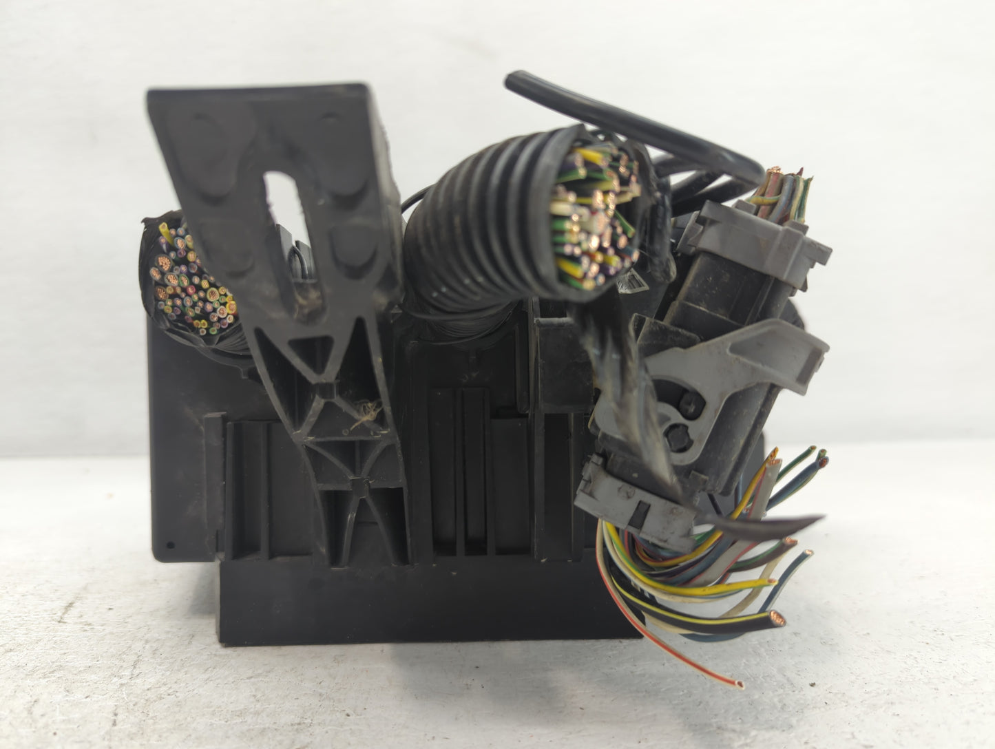 2012-2014 Ford Edge Fusebox Fuse Box Panel Relay Module P/N:P22460 Fits Fits 2012 2013 2014 OEM Used Auto Parts - Oemusedaut