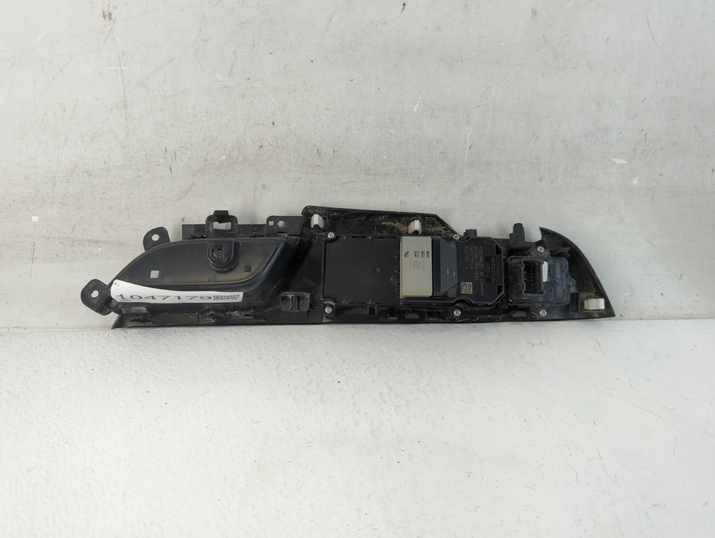 2013-2016 Ford Escape Master Power Window Switch Replacement Driver Side Left P/N:35750-TE0-A32 Fits OEM Used Auto Parts - O