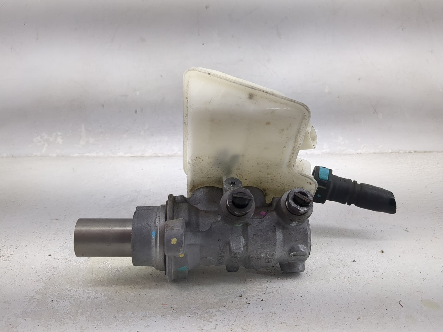 2013-2019 Ford Escape Brake Master Cylinder 1267617 - Oemusedautoparts1.com